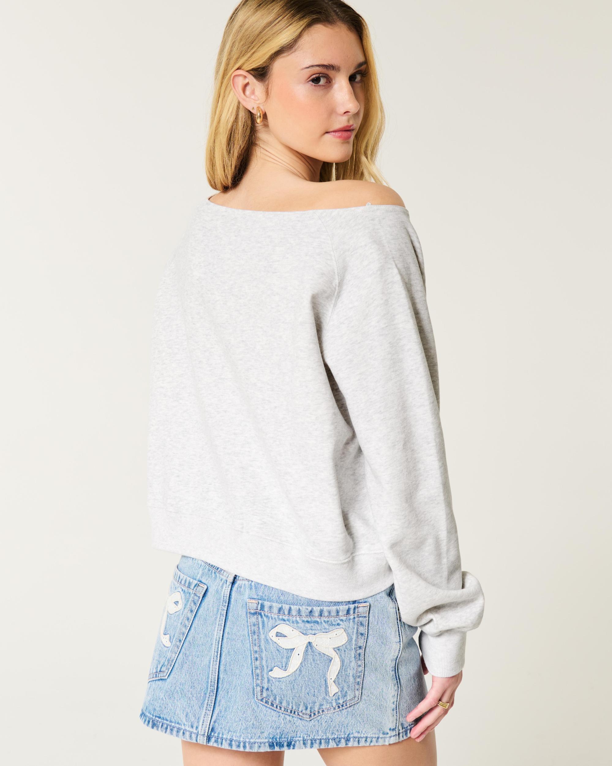 Easy Off-the-Shoulder Number Graphic Crew Sweatshirt Product Image