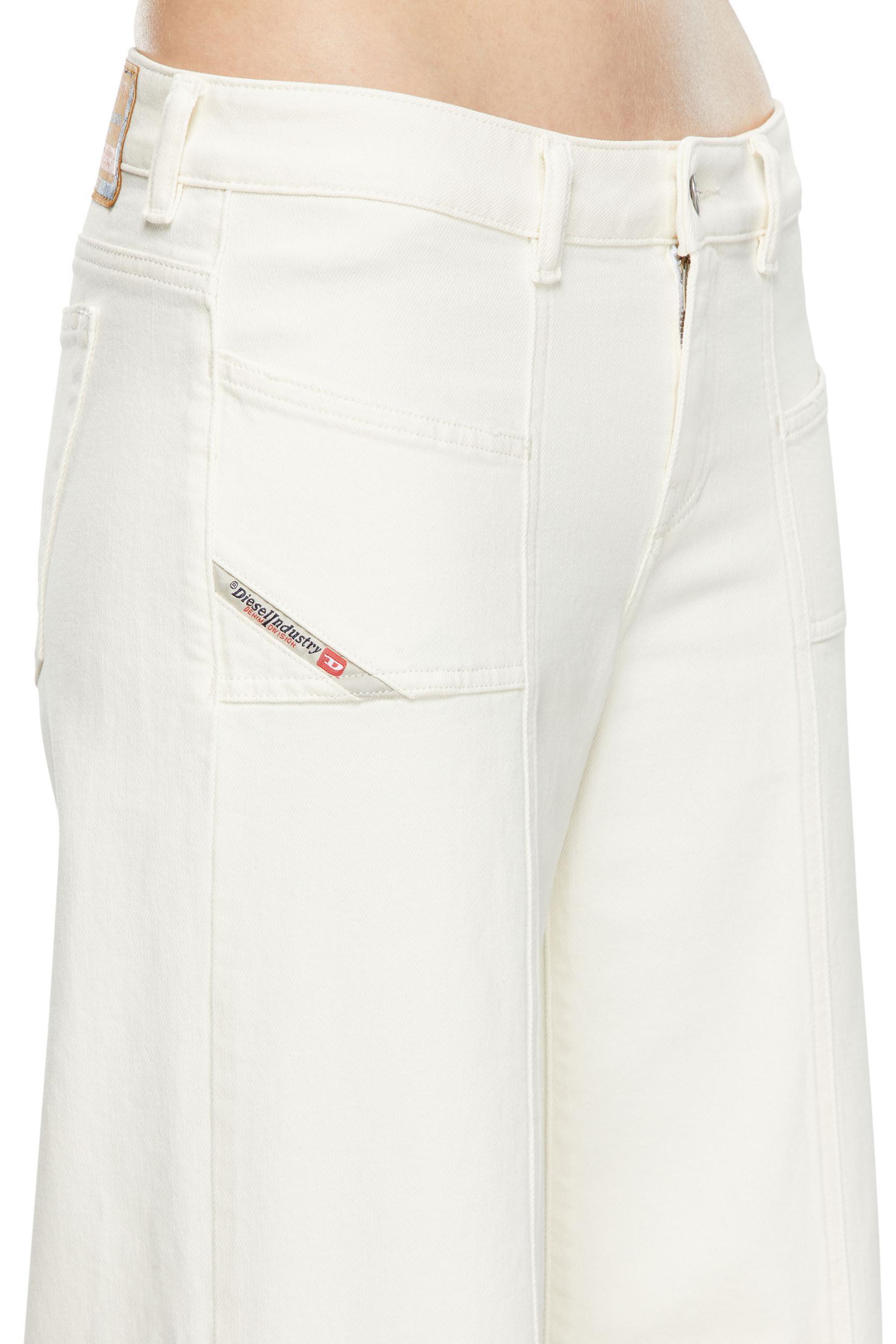 Flare Jeans D-Akii 09J68 Product Image