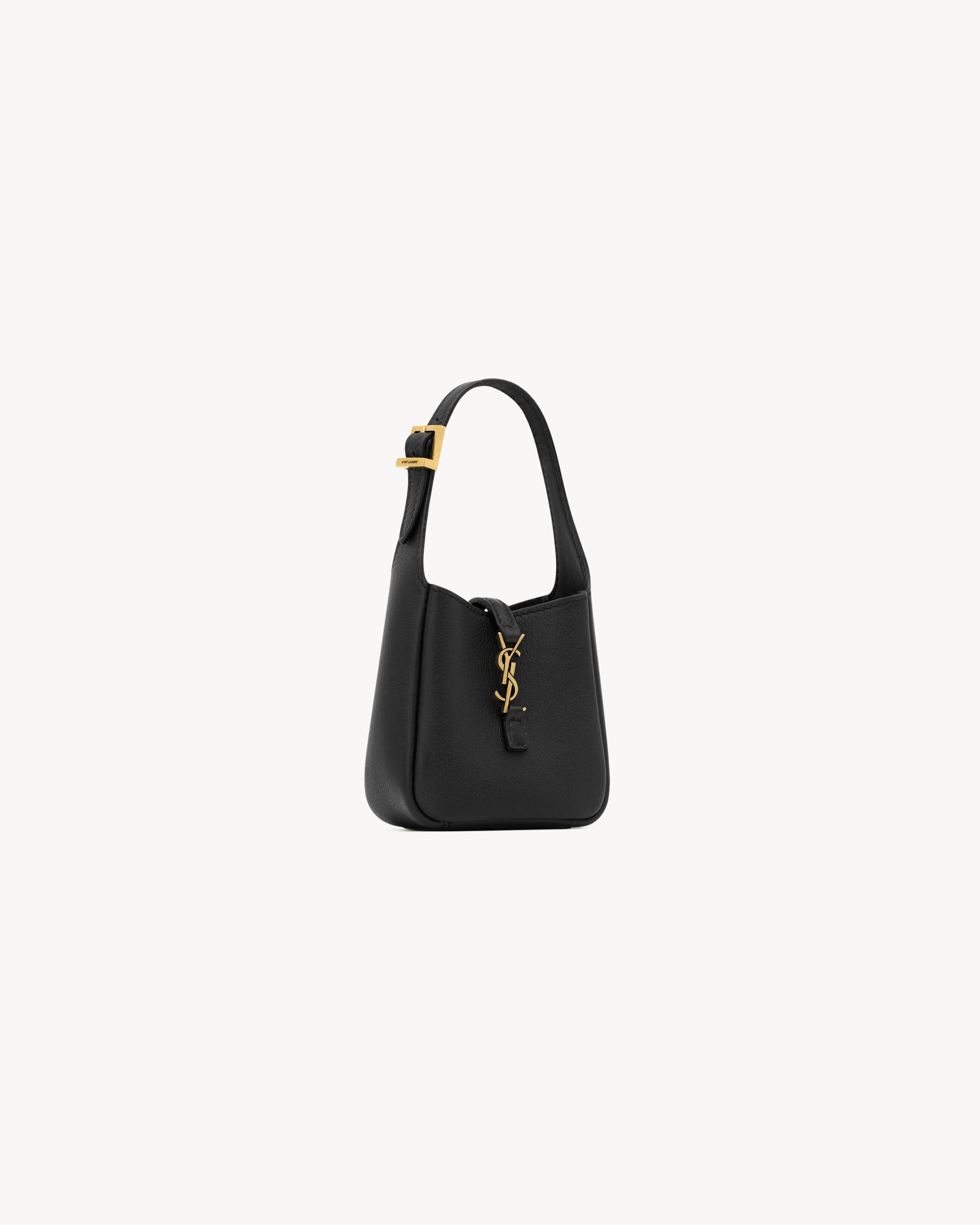 CASSANDRE MATELASSÉ FLAP CARD CASE IN GRAIN DE POUDRE LEATHER Product Image