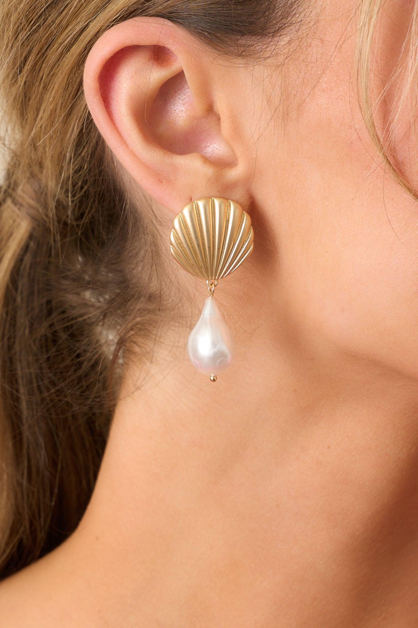 Seashell Sonata Gold and Ivory Pearl Earrings Product Image