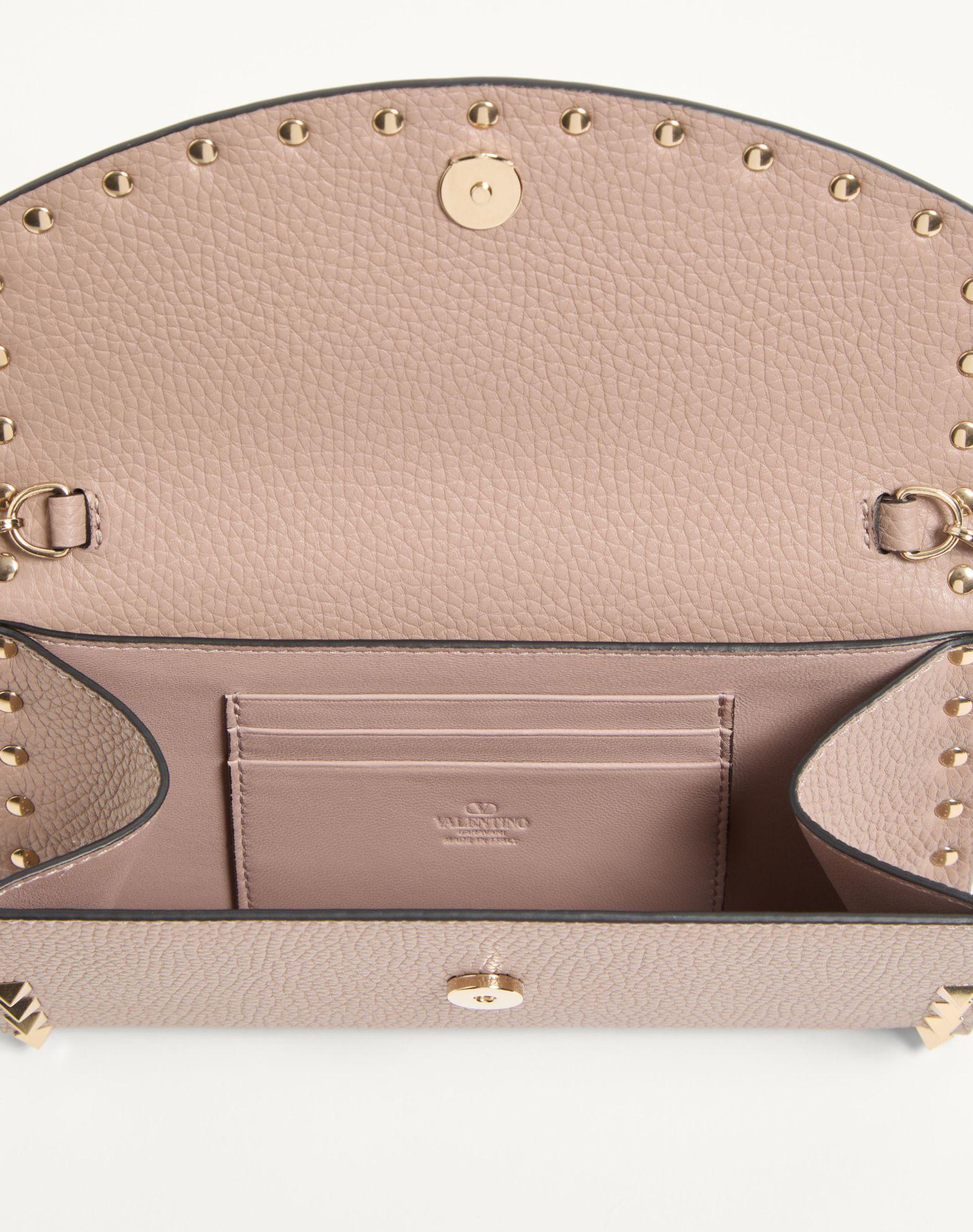 Rockstud Wallet With Chain In Grainy Calfskin Product Image