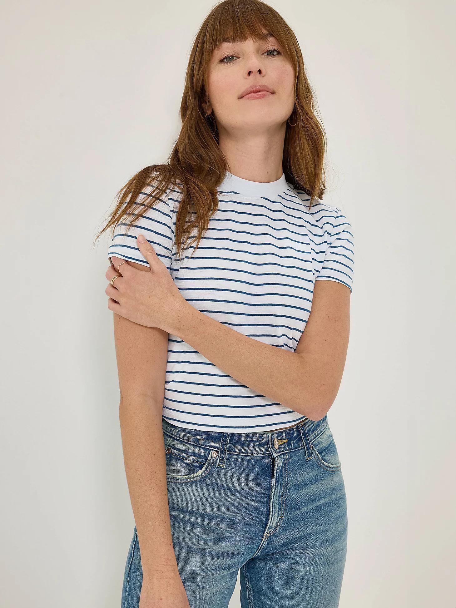 Women's Fitted Crop Logo Tee | Women's Tops & Tees | Lee® Product Image
