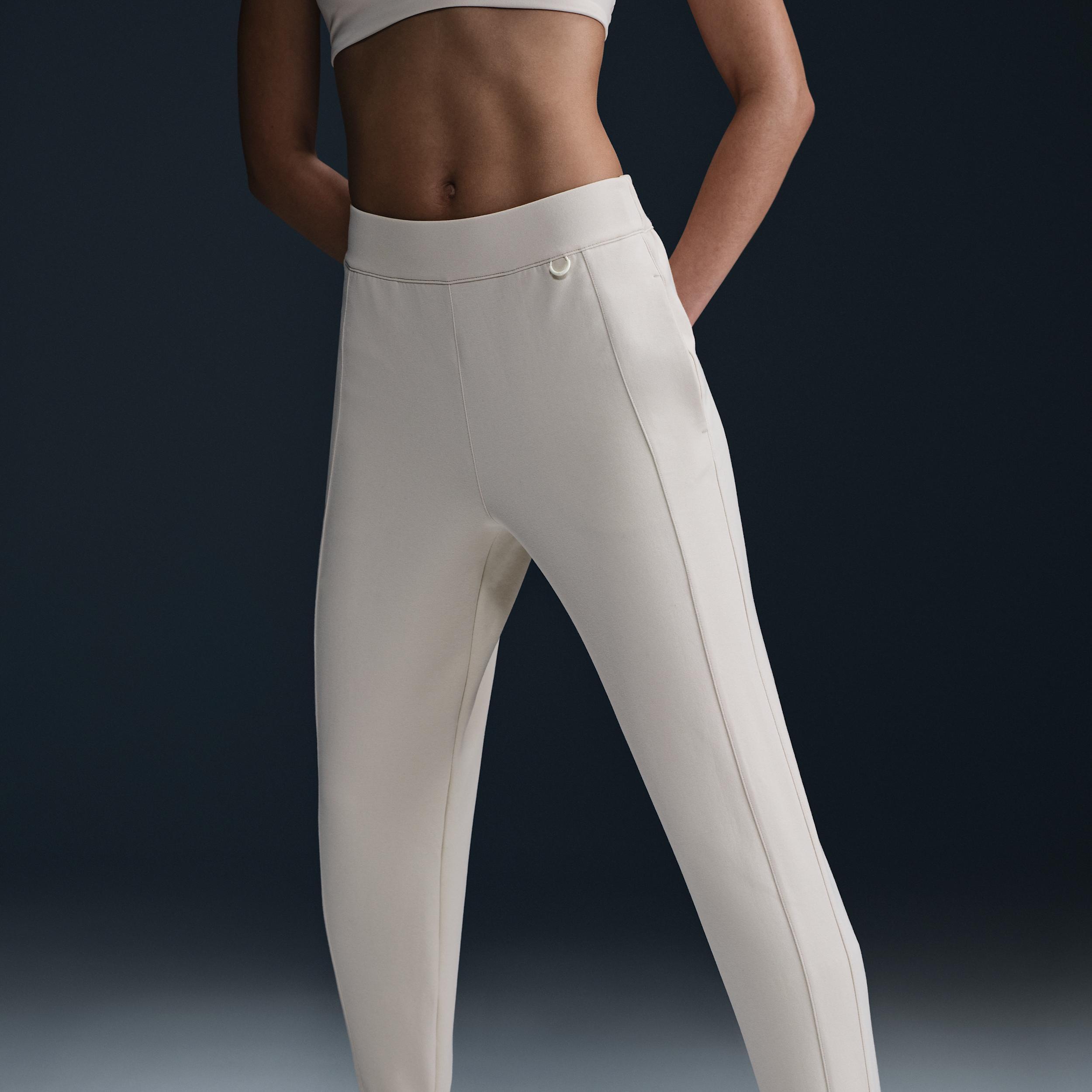 Nike Women's 24.7 ImpossiblySoft Dri-FIT Mid-Rise Jogger Pants Product Image