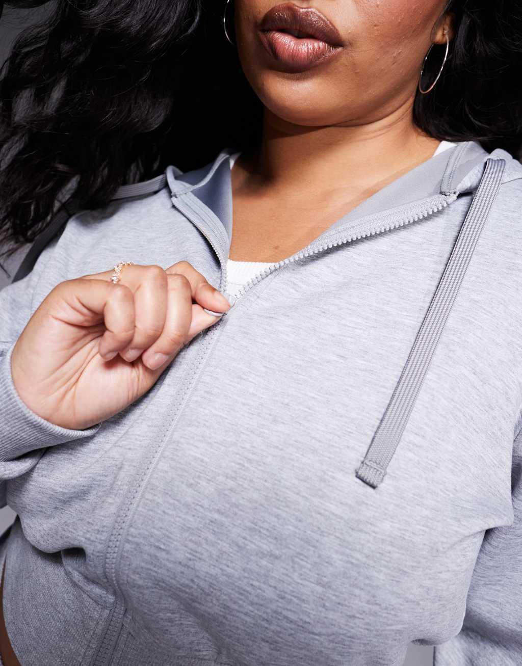 4505 Curve cropped performance hoodie in heather gray  Product Image