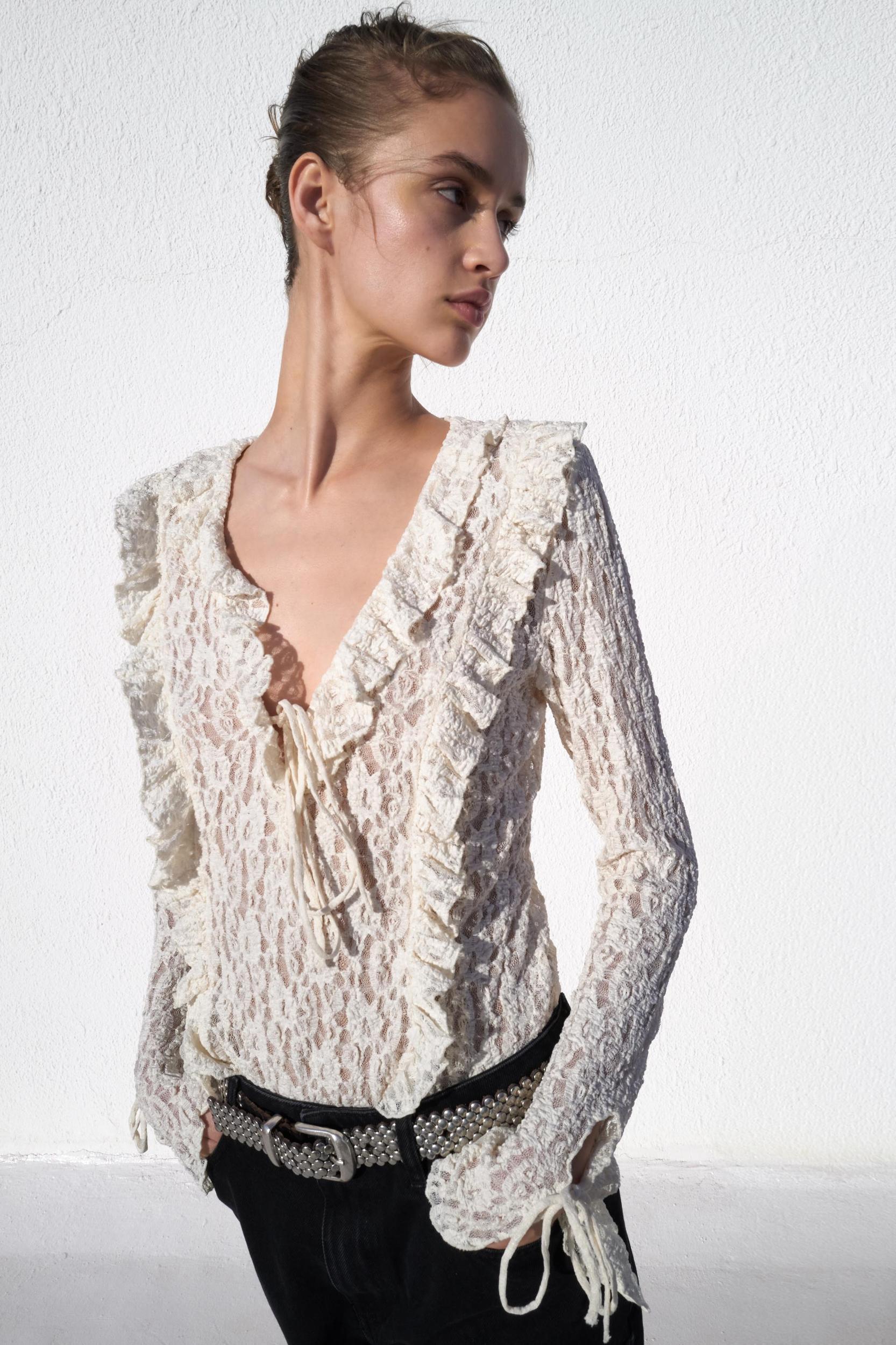 LACE RUFFLE TOP Product Image
