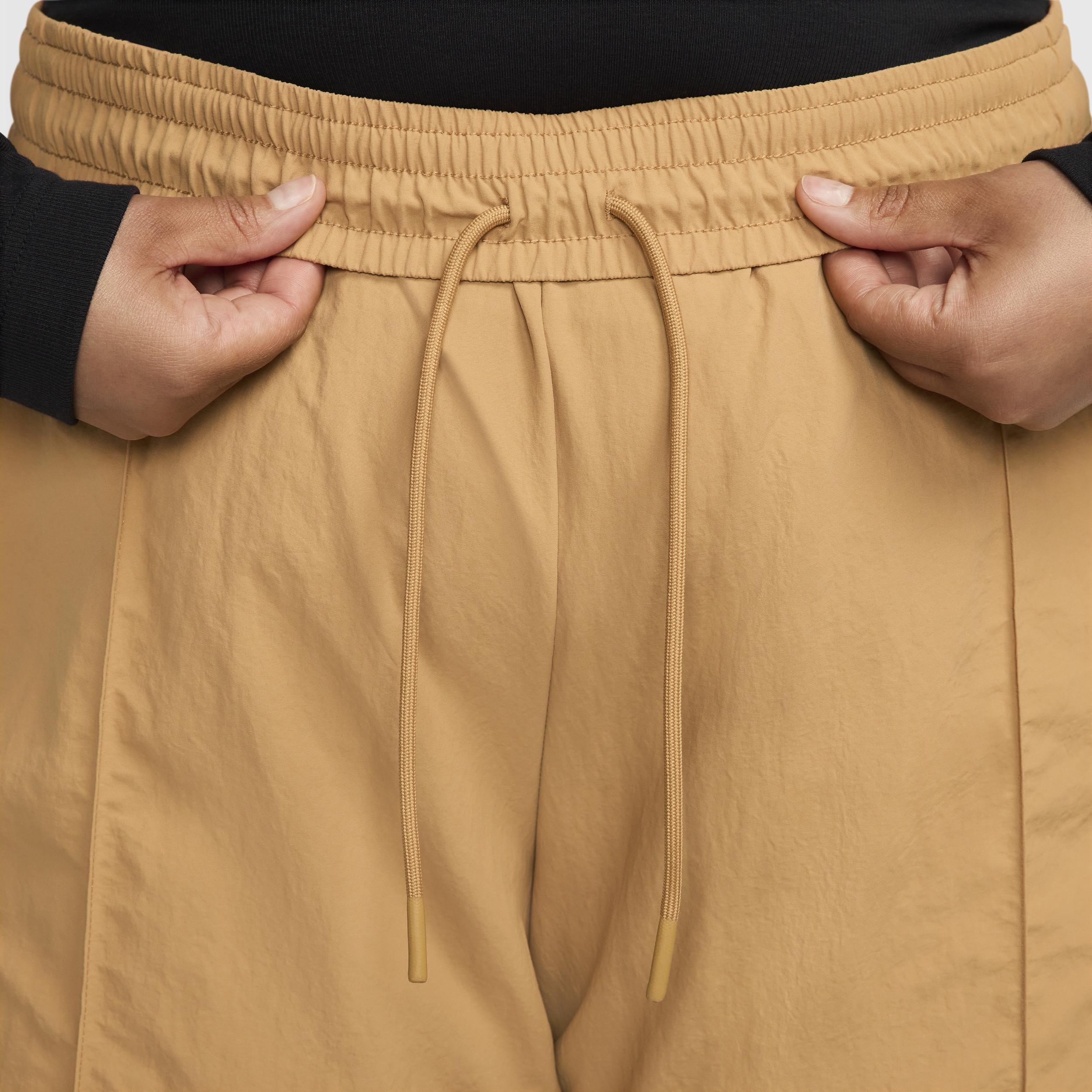 Women's Nike Sportswear Everything Wovens Mid-Rise Open-Hem Pants (Plus Size) Product Image