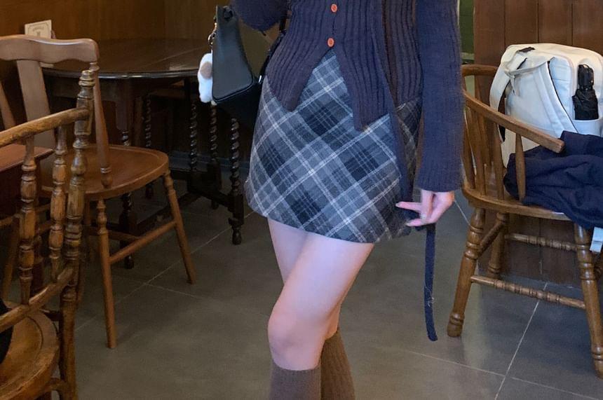 Long-Sleeve Collar Ribbed Button Knit Top Product Image