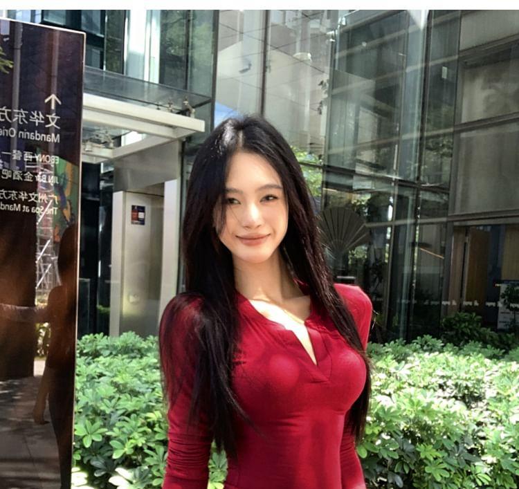 V-Neck Plain Pleated T-Shirt Product Image