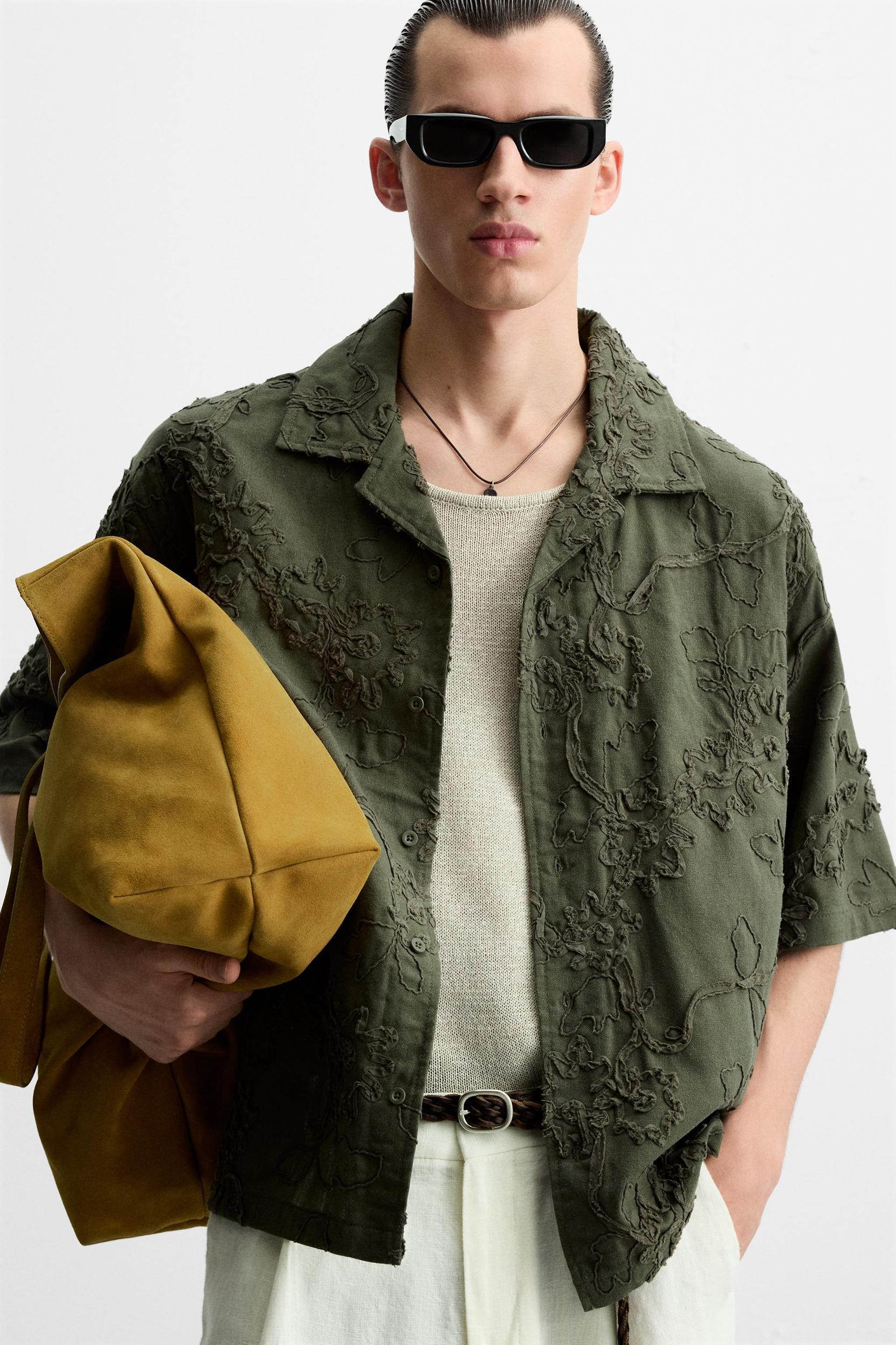 FLORAL APPLIQUÉ SHIRT Product Image