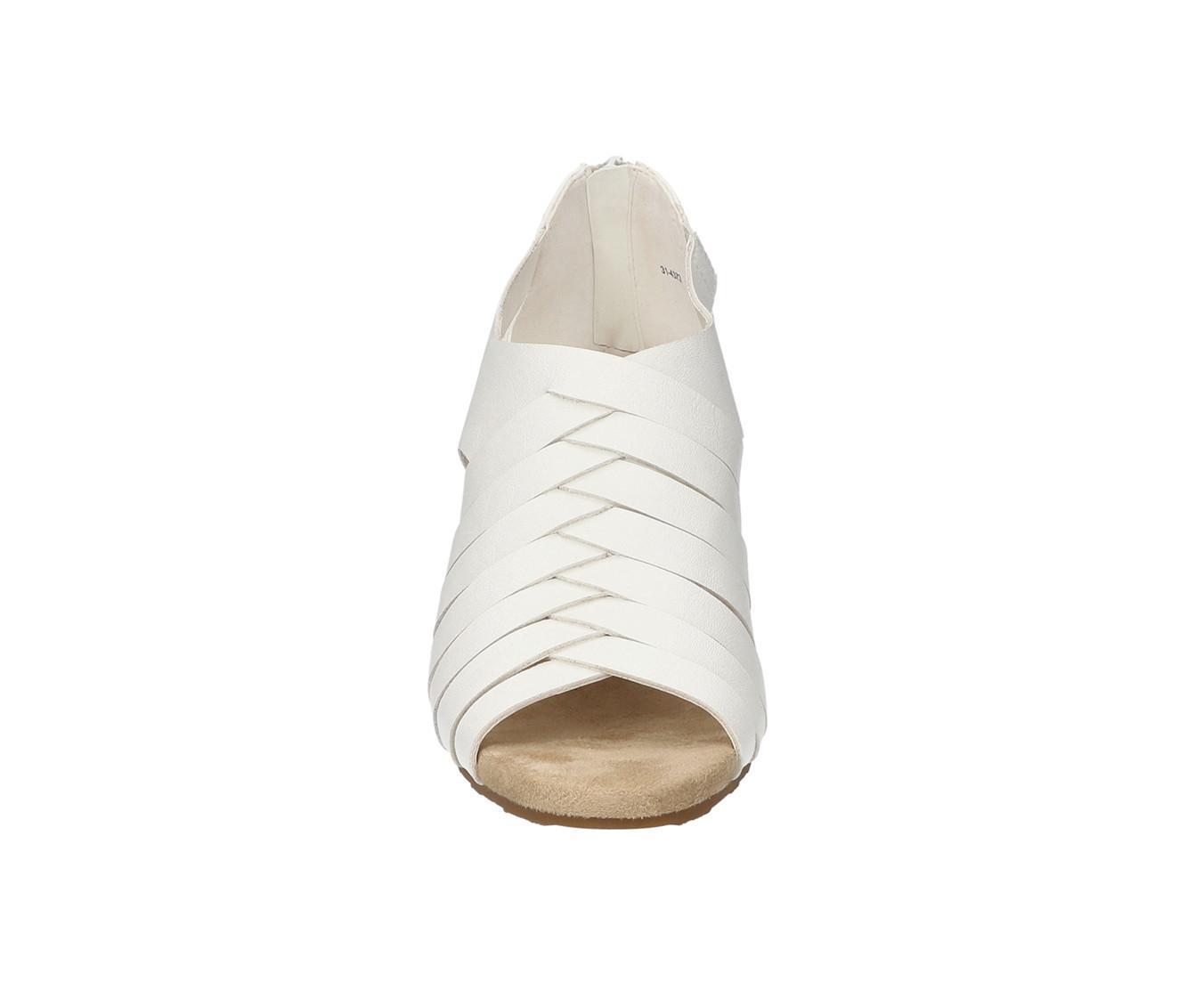 Women's Easy Street Vanni Pumps Product Image