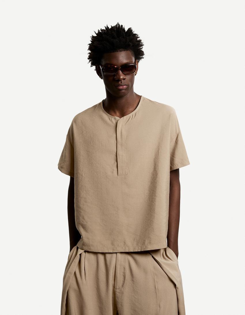 Flowing oversize short sleeve shirt Product Image