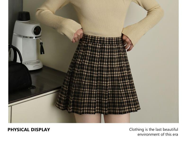 Long Sleeve Scoop Neck Plain Bowknot Ribbed Knit Crop Top Product Image