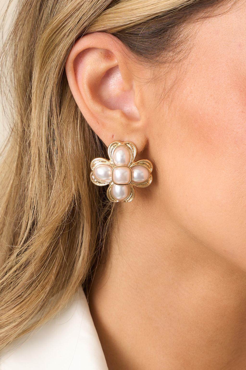 See The Good Gold & Ivory Pearl Earrings Product Image