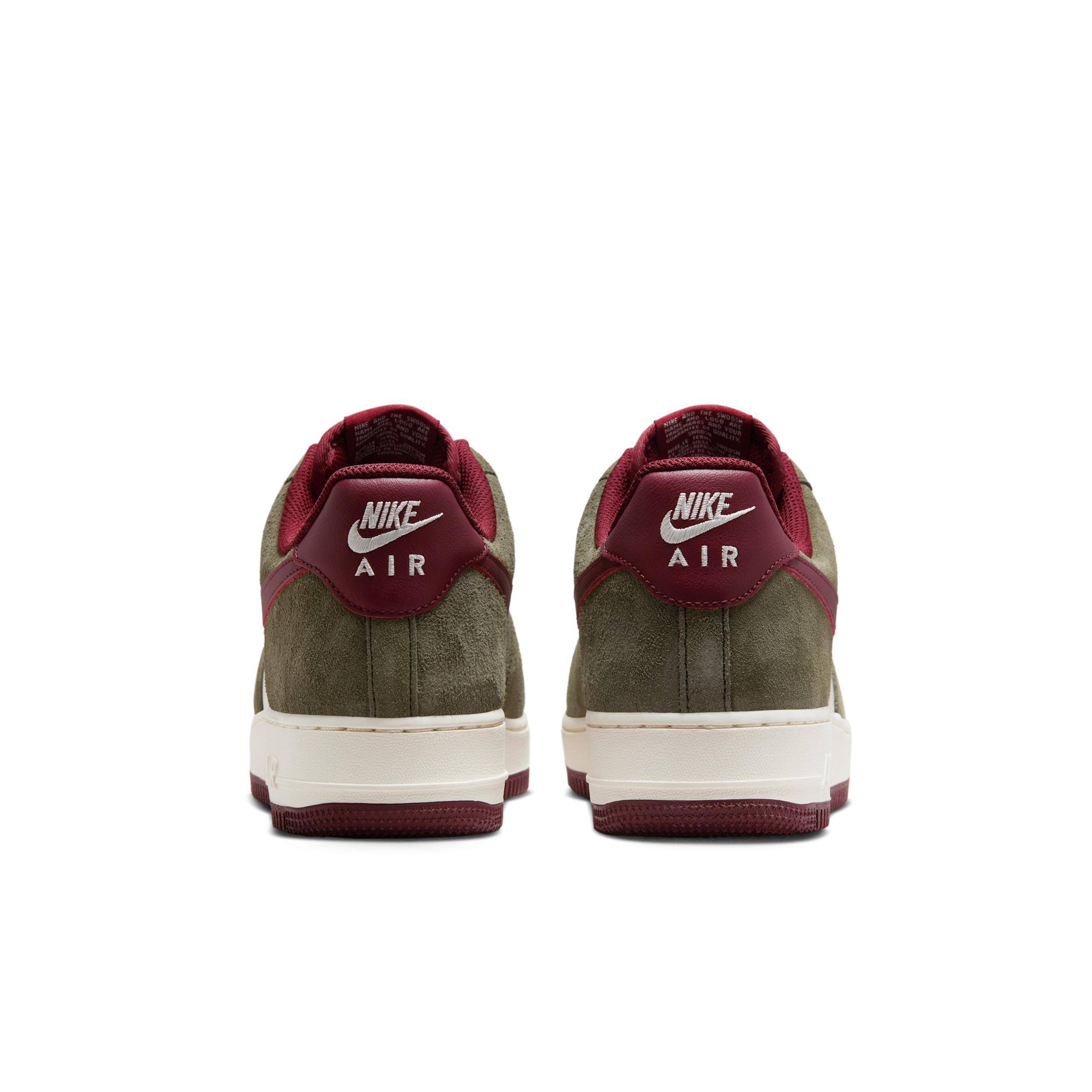 Nike Men's Air Force 1 '07 LV Shoes Product Image