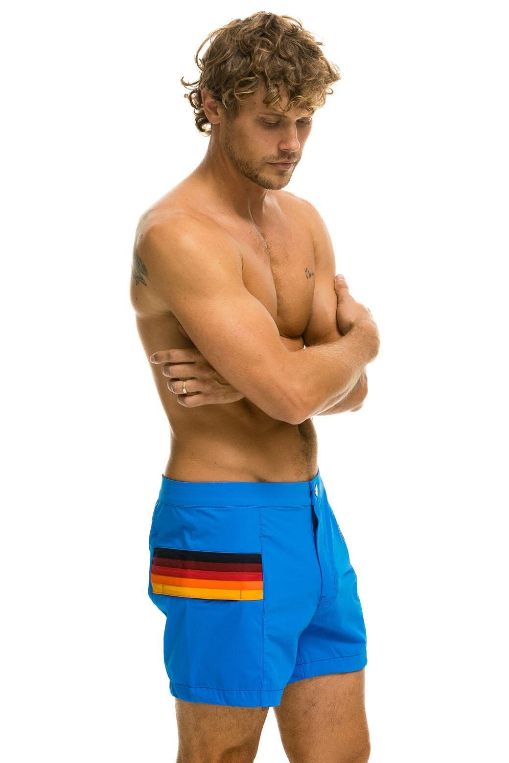 MEN'S HORIZONTAL 5 STRIPE FLEX SHORTS - TITANIUM Male Product Image