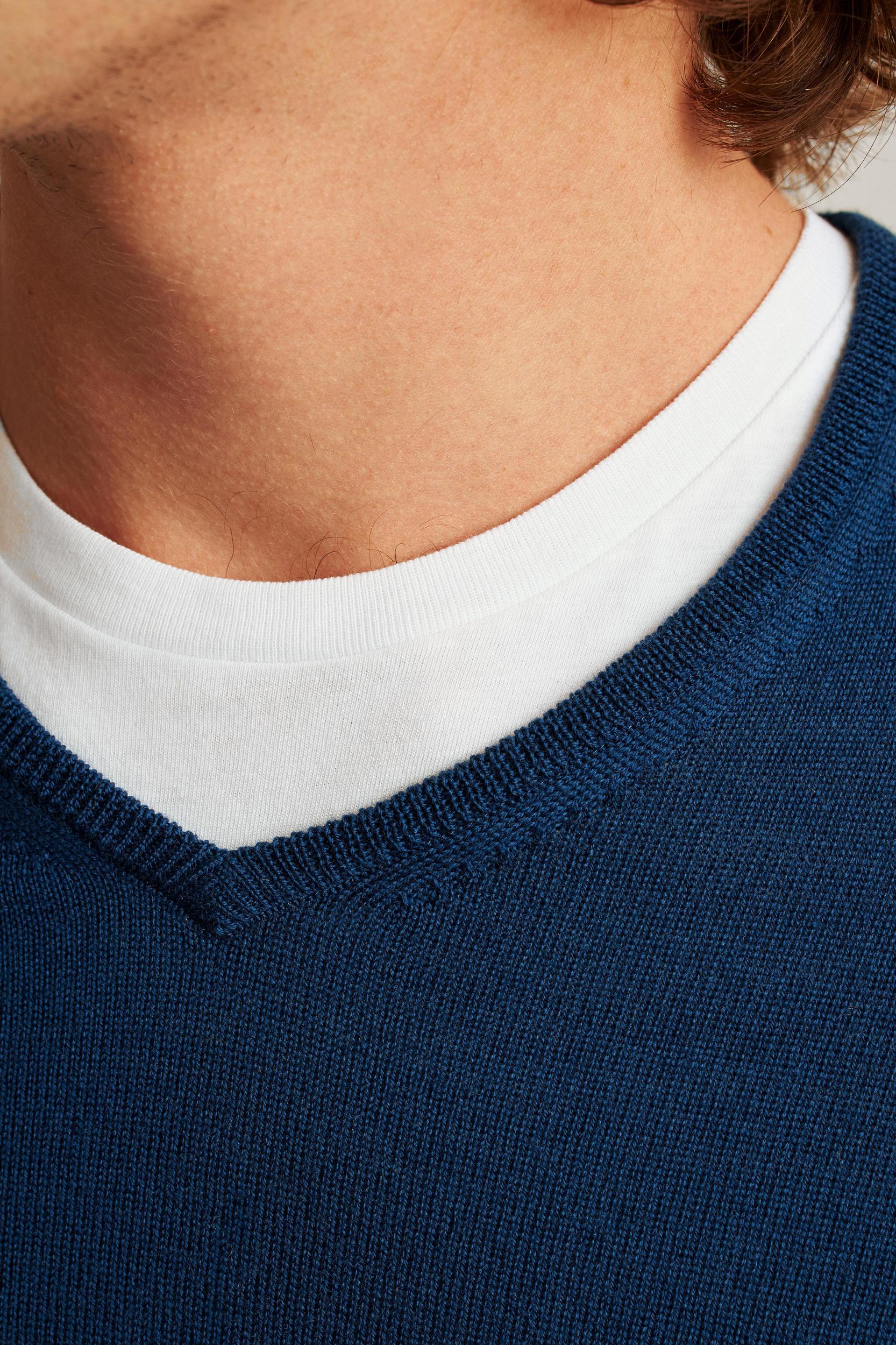 Washable Merino V-Neck Sweater Product Image
