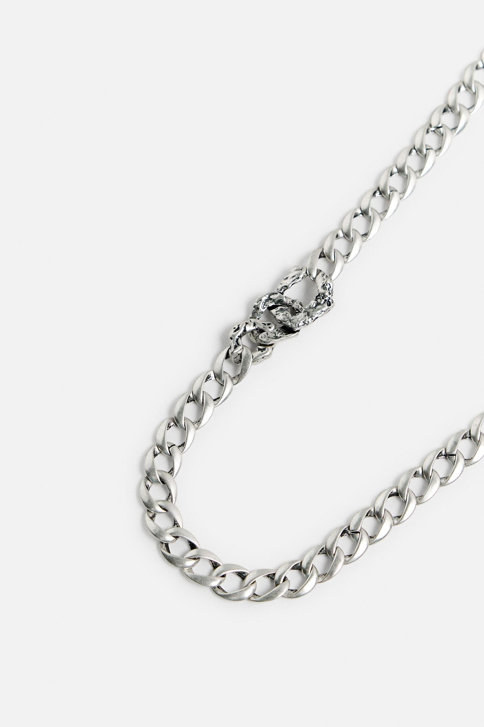 METAL LINK CHAIN NECKLACE Product Image