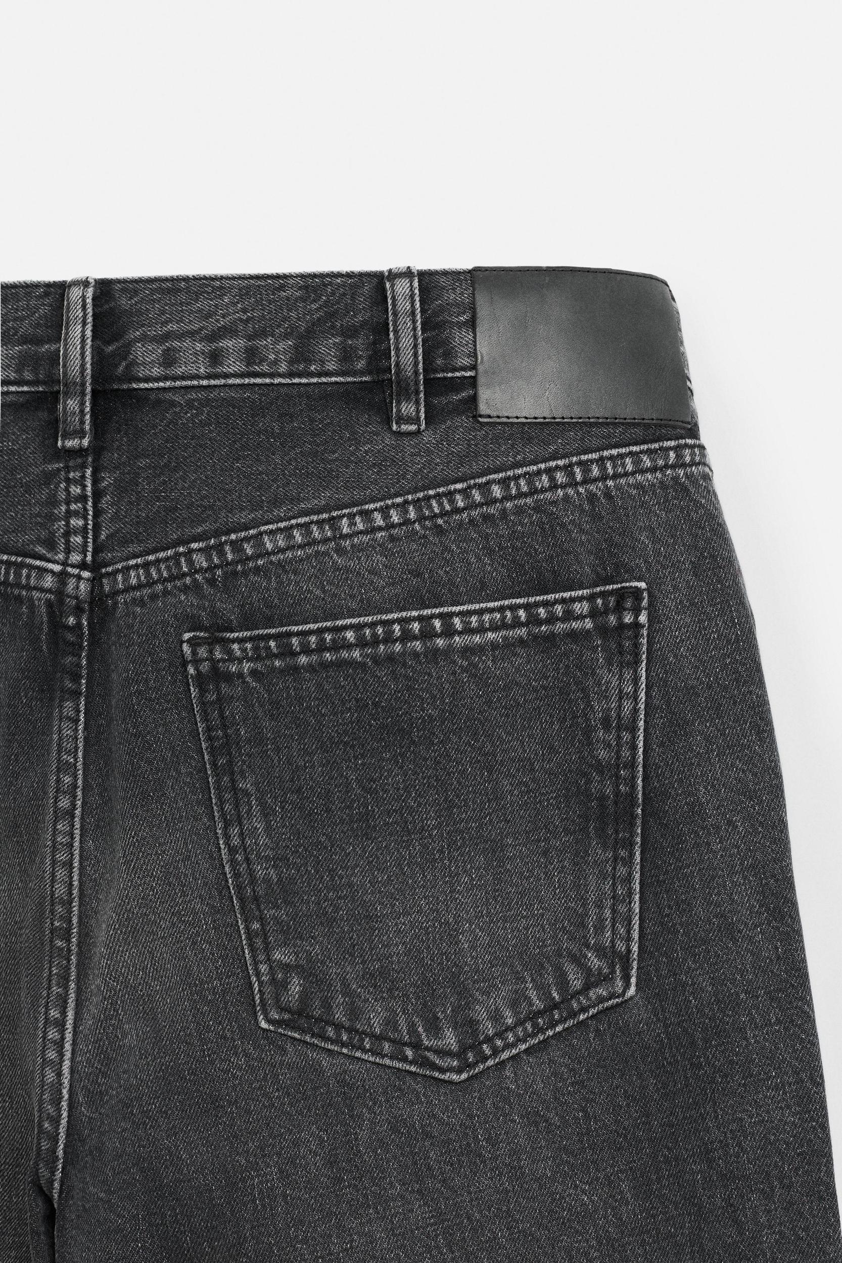 FLARE FIT JEANS Product Image
