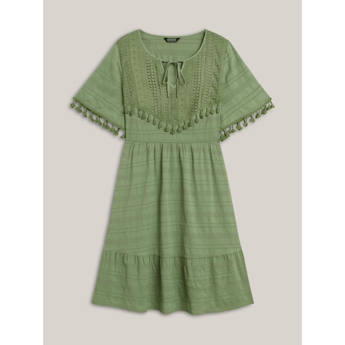 Plus Size Lace Neck-Tie Pockets Tiered Midi Dress Greenbean Women Resort Woven ribbon&lace trim Round Neck Short sleeve Curvy BloomChic 28/5X Product Image