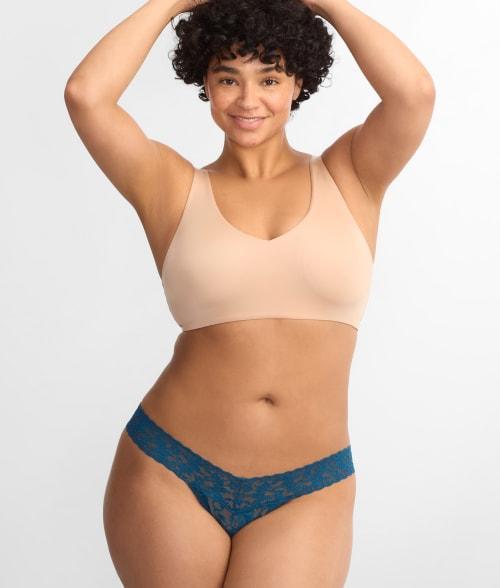 Signature Lace Low-Rise Thong Product Image