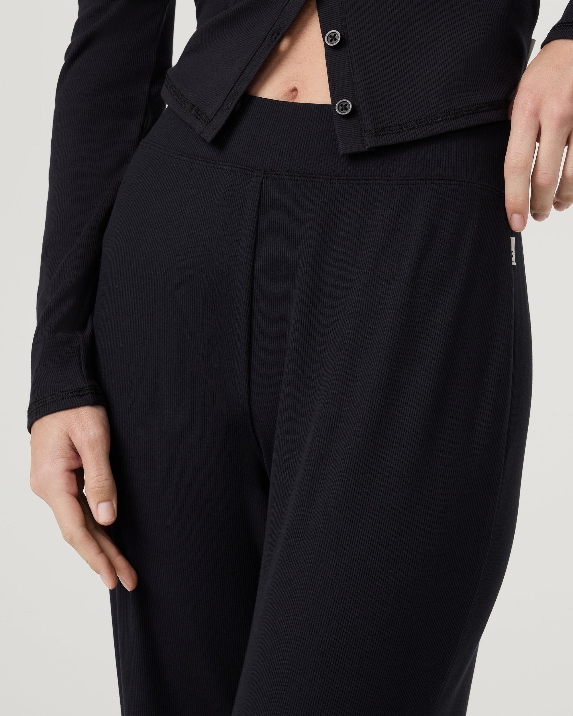 Pose Pant Product Image