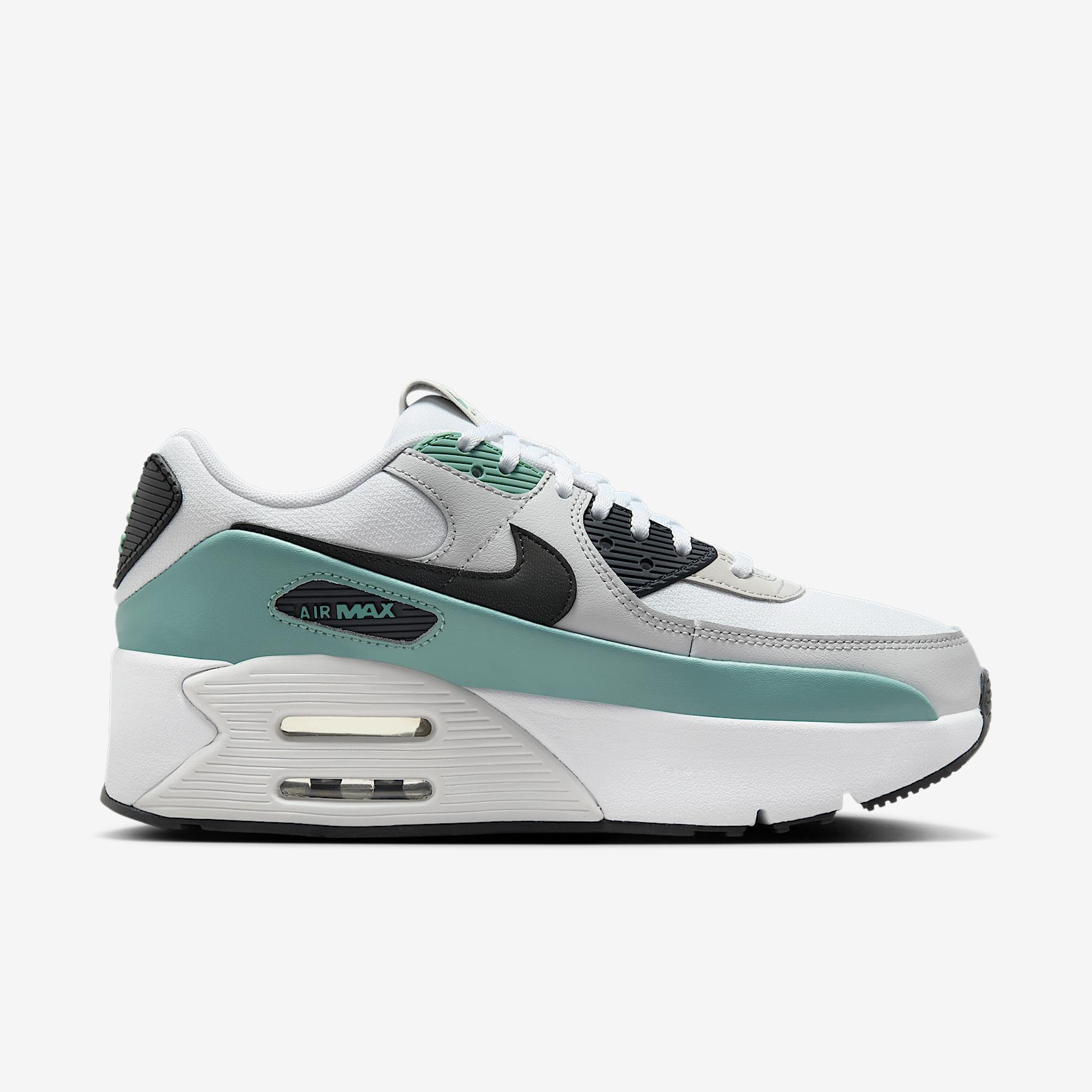 Nike Women's Air Max 90 LV Shoes Product Image