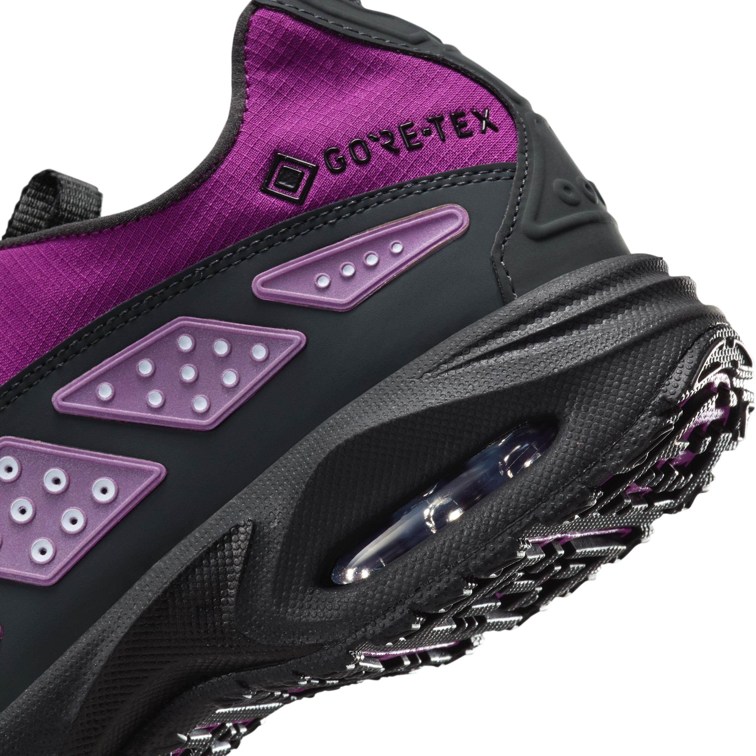 Nike Women's Air Max SNDR GTX Shoes Product Image