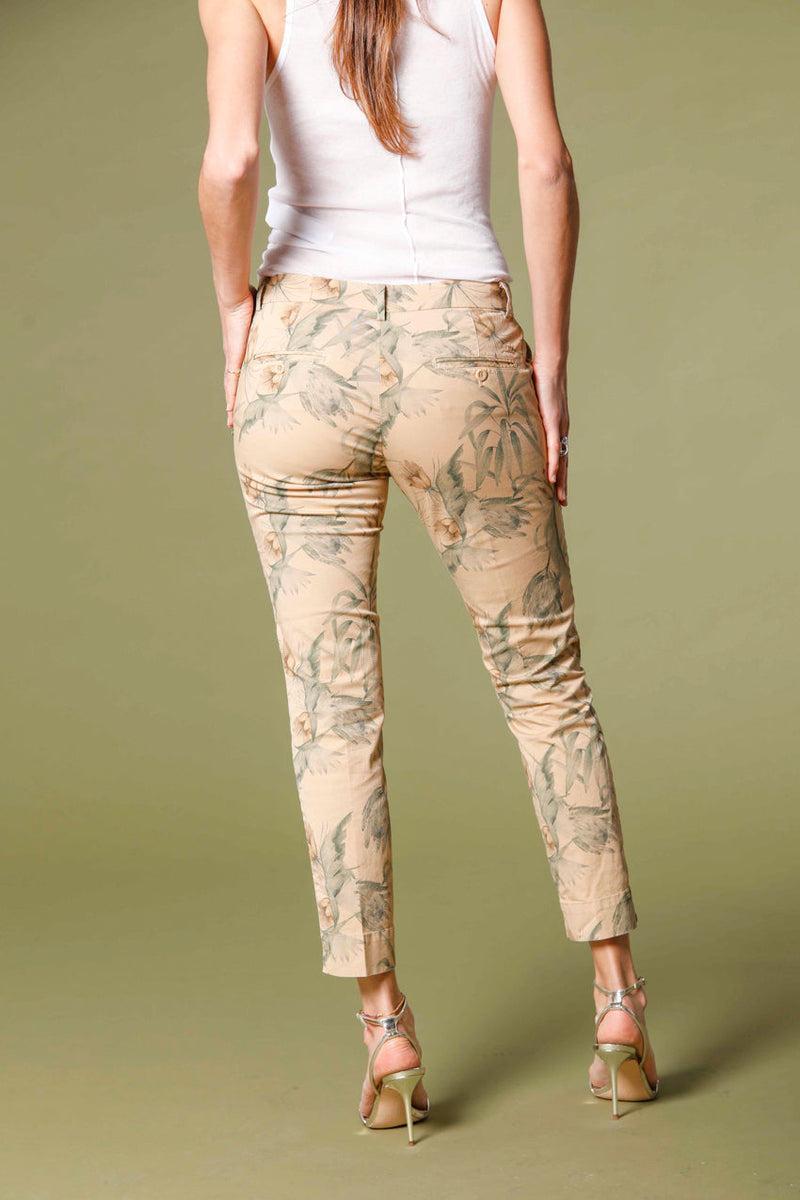 Jaqueline Curvie women's chino capri pants in cotton with flower print curvy Product Image