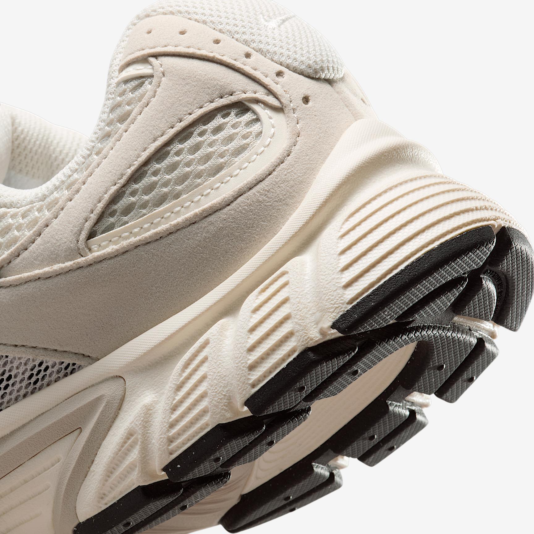 Nike Women's V5 RNR Shoes Product Image