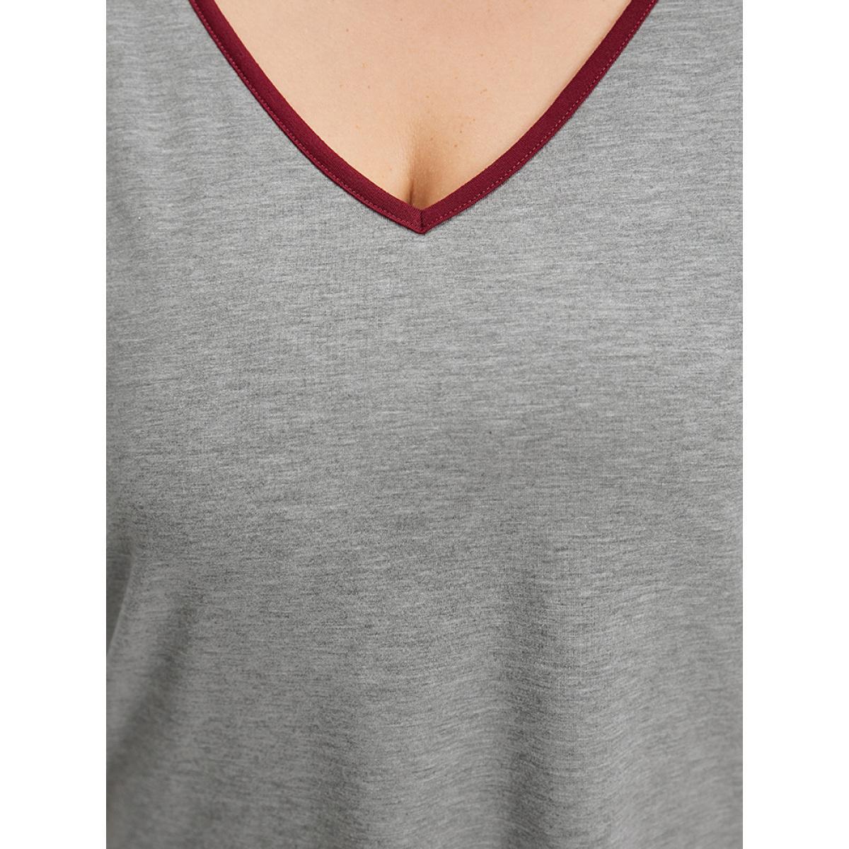 Plus Size Colorblock Contrast Raglan Sleeve Contrast Trim T-shirt Gray Women Casual Contrast Striped V-neck Dailywear T-shirts BloomChic 30/6X Product Image
