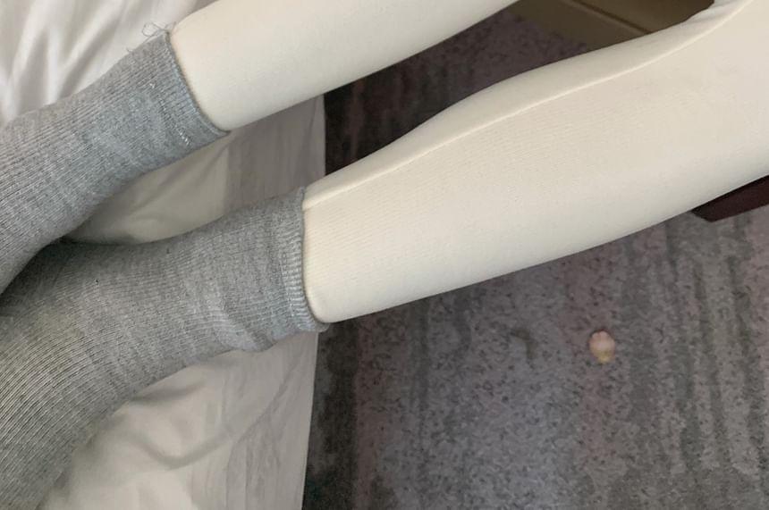 Long-Sleeve V-Neck Contrast Trim Bow Slim Fit T-Shirt / High Waist Leggings / Set Product Image