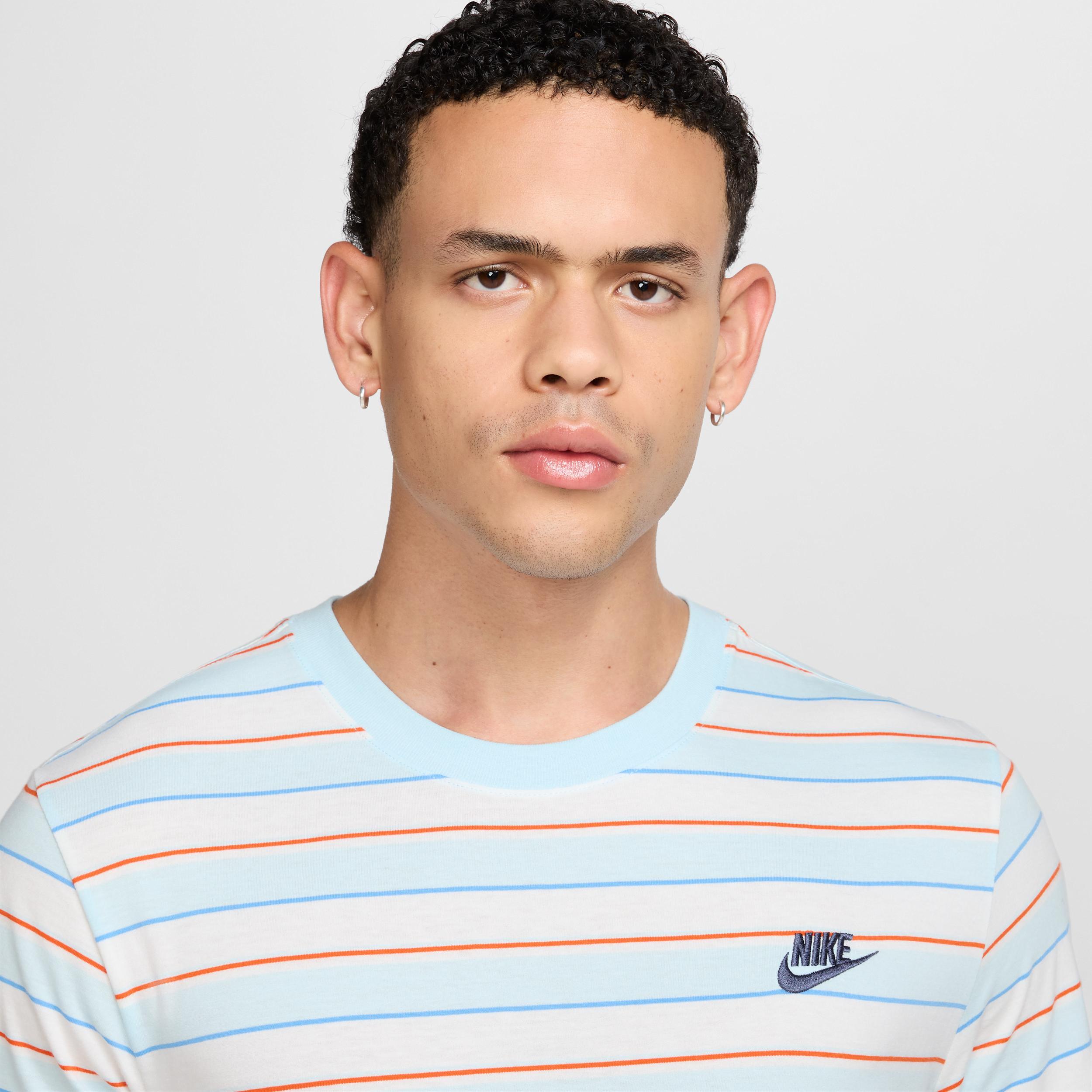 Nike Club Men's T-Shirt Product Image