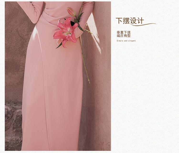 Long-Sleeve Scoop Neck Plain Slit Flower Accent Midi Sheath Knit Dress Product Image