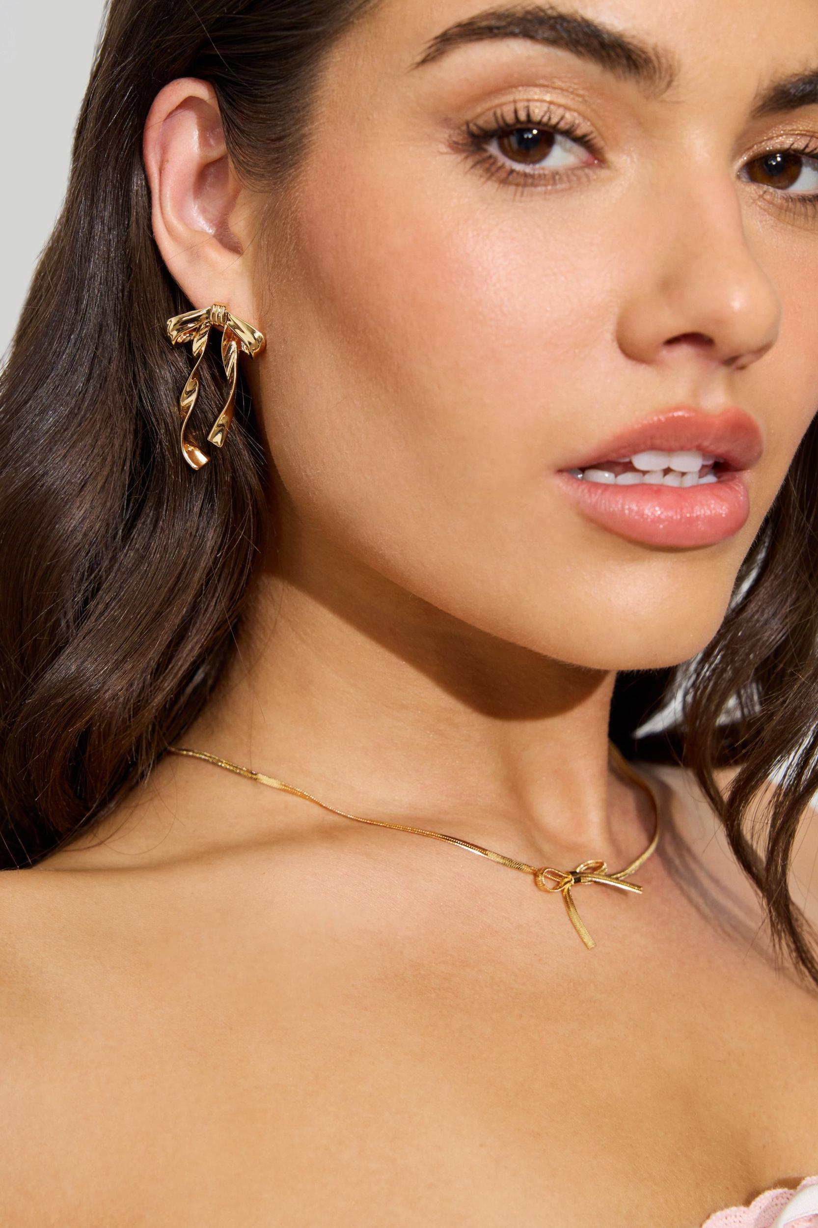 Lined Curve Button Earrings Product Image