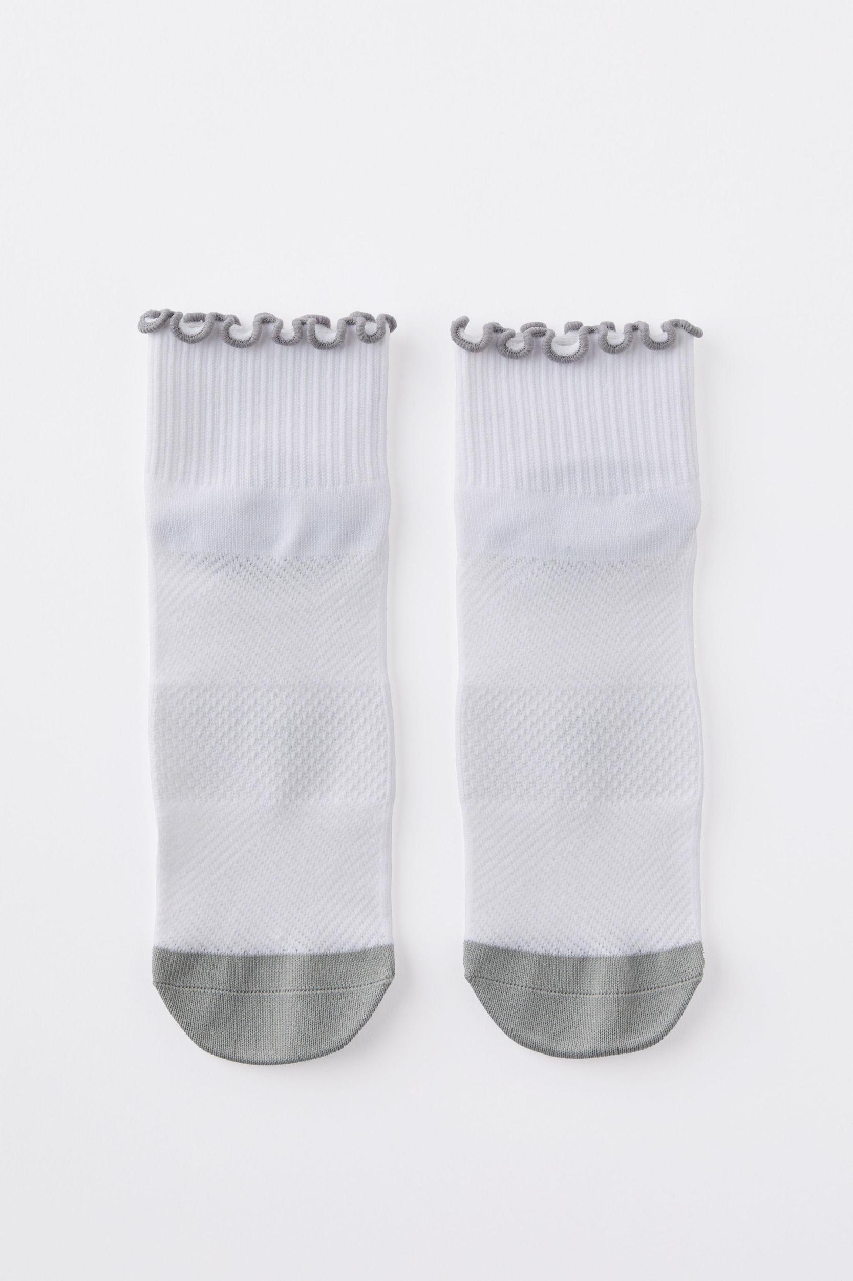 Performance Mid Crew Frill Sock Product Image