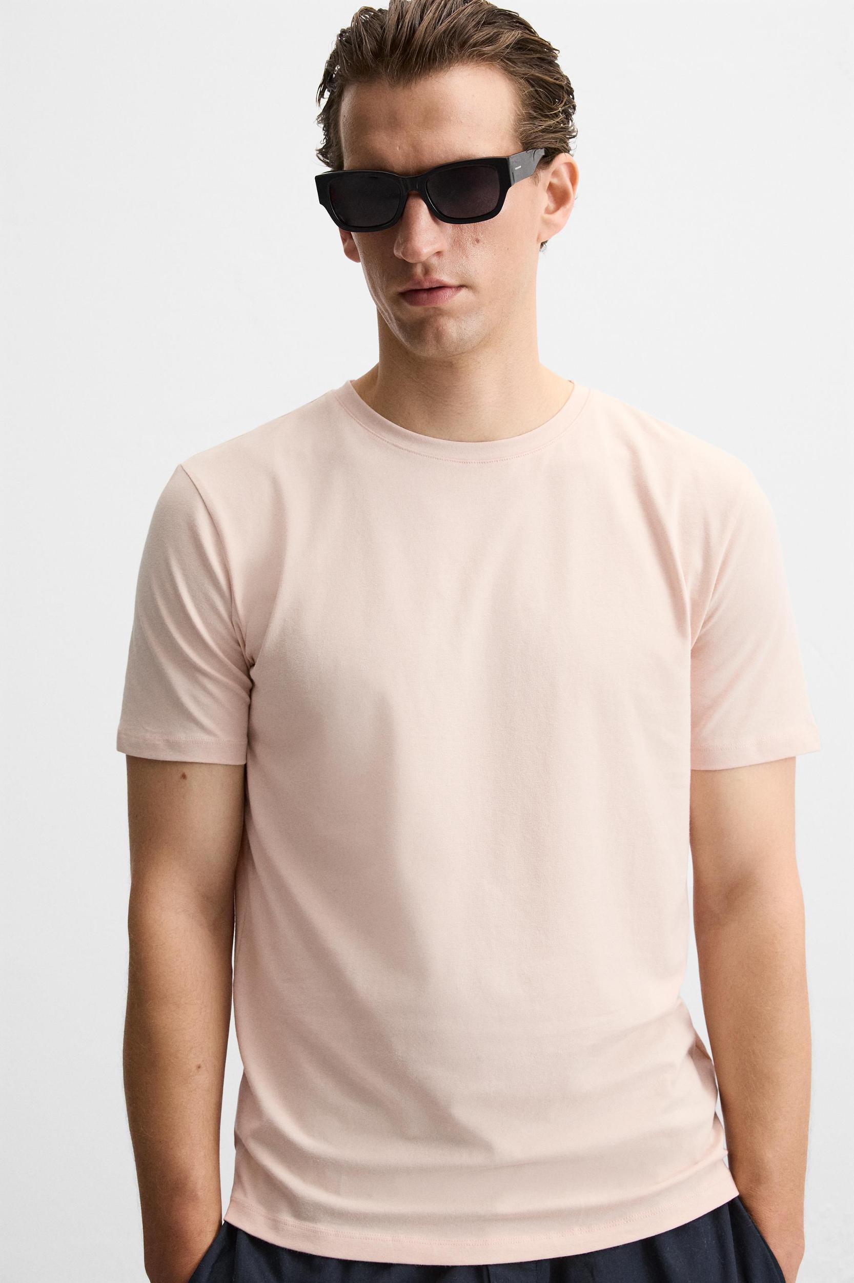 BASIC SLIM FIT T-SHIRT Product Image