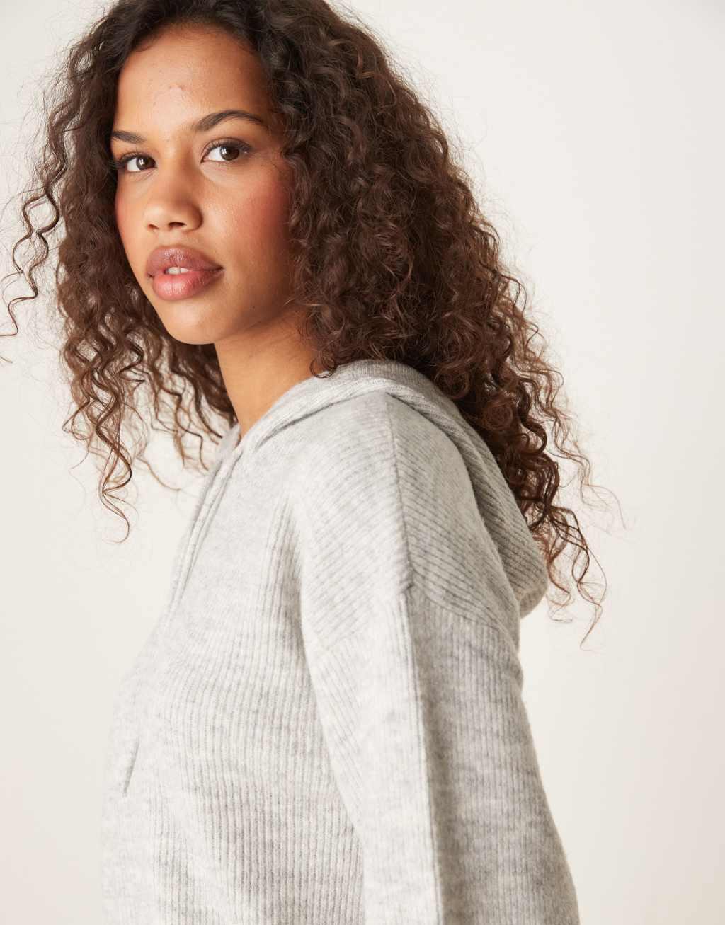 JDY knitted hoodie in gray melange  Product Image