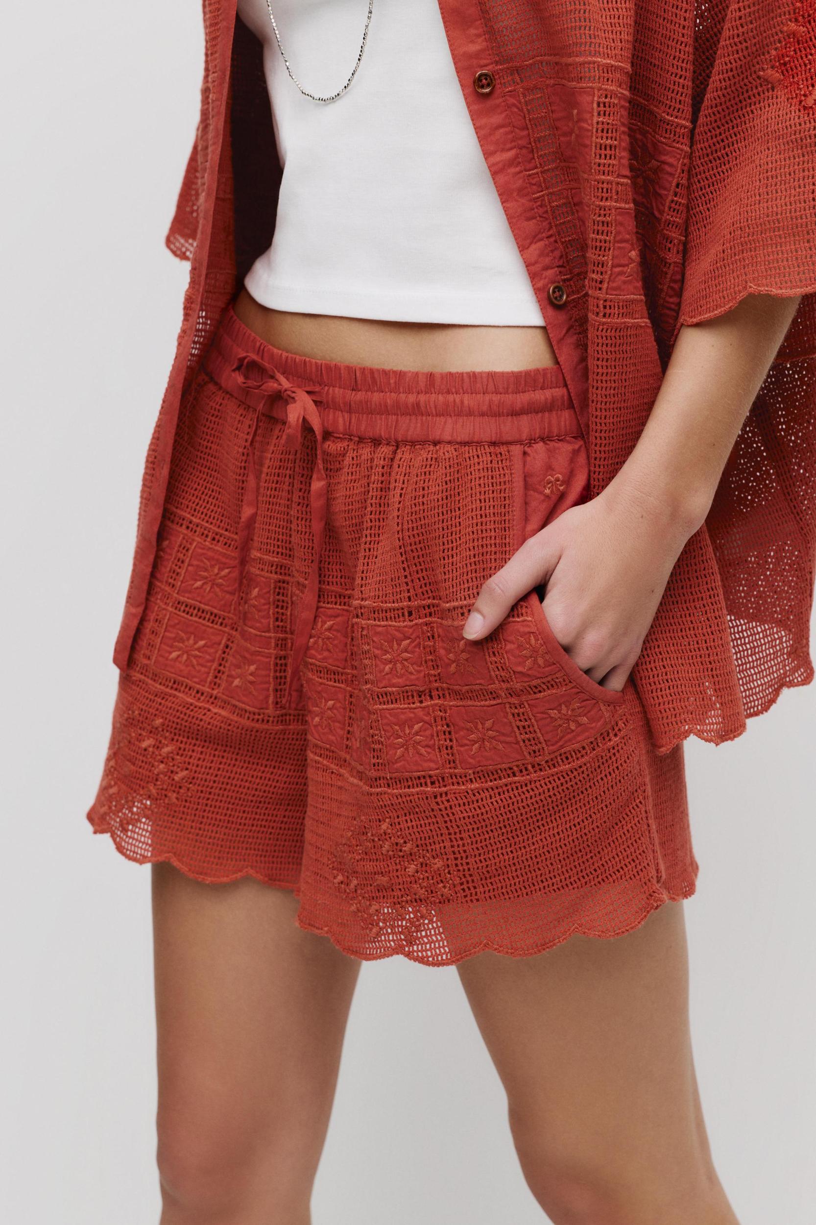Embroidered knit shorts Product Image
