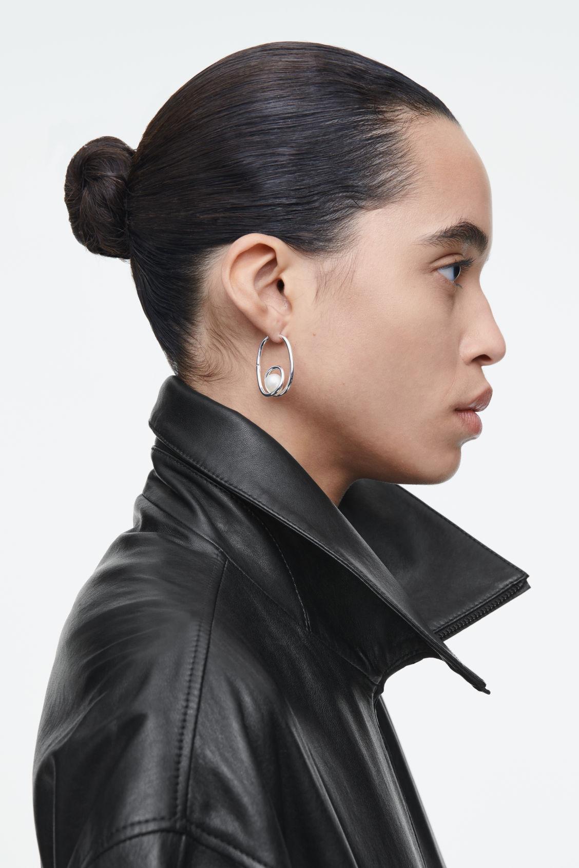 COILED FRESHWATER PEARL HOOP EARRINGS Product Image