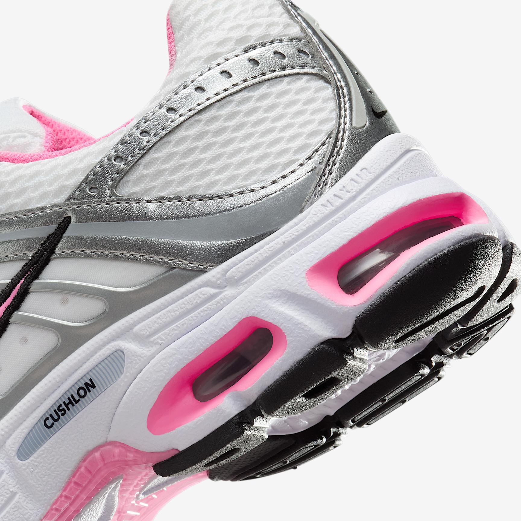 Nike Women's Air Max Moto 2K Shoes Product Image