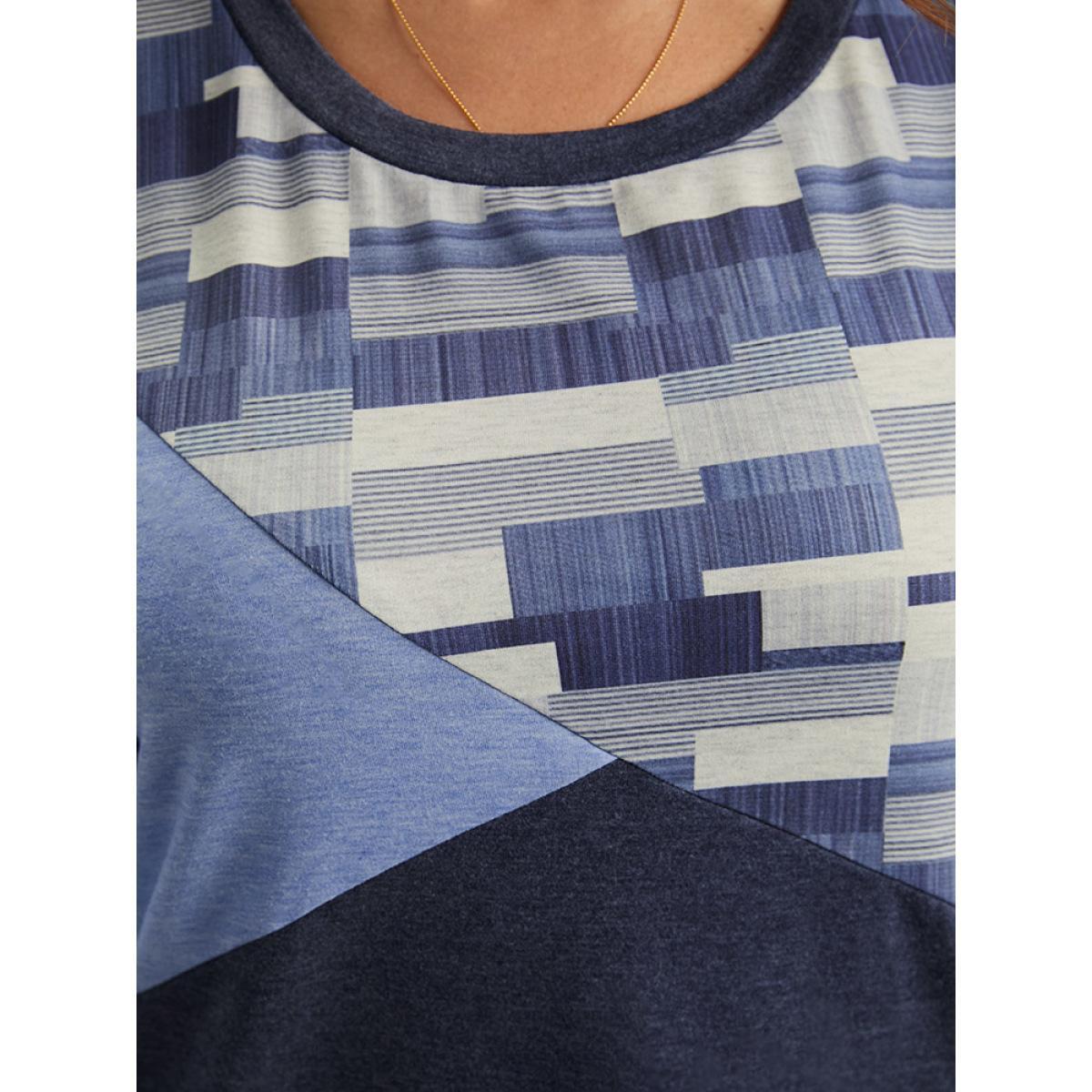 Plus Size Geometric Colorblock Contrast Crew Neck Sweatshirt Women Indigo Casual Contrast Round Neck Dailywear Sweatshirts BloomChic 10/M Product Image