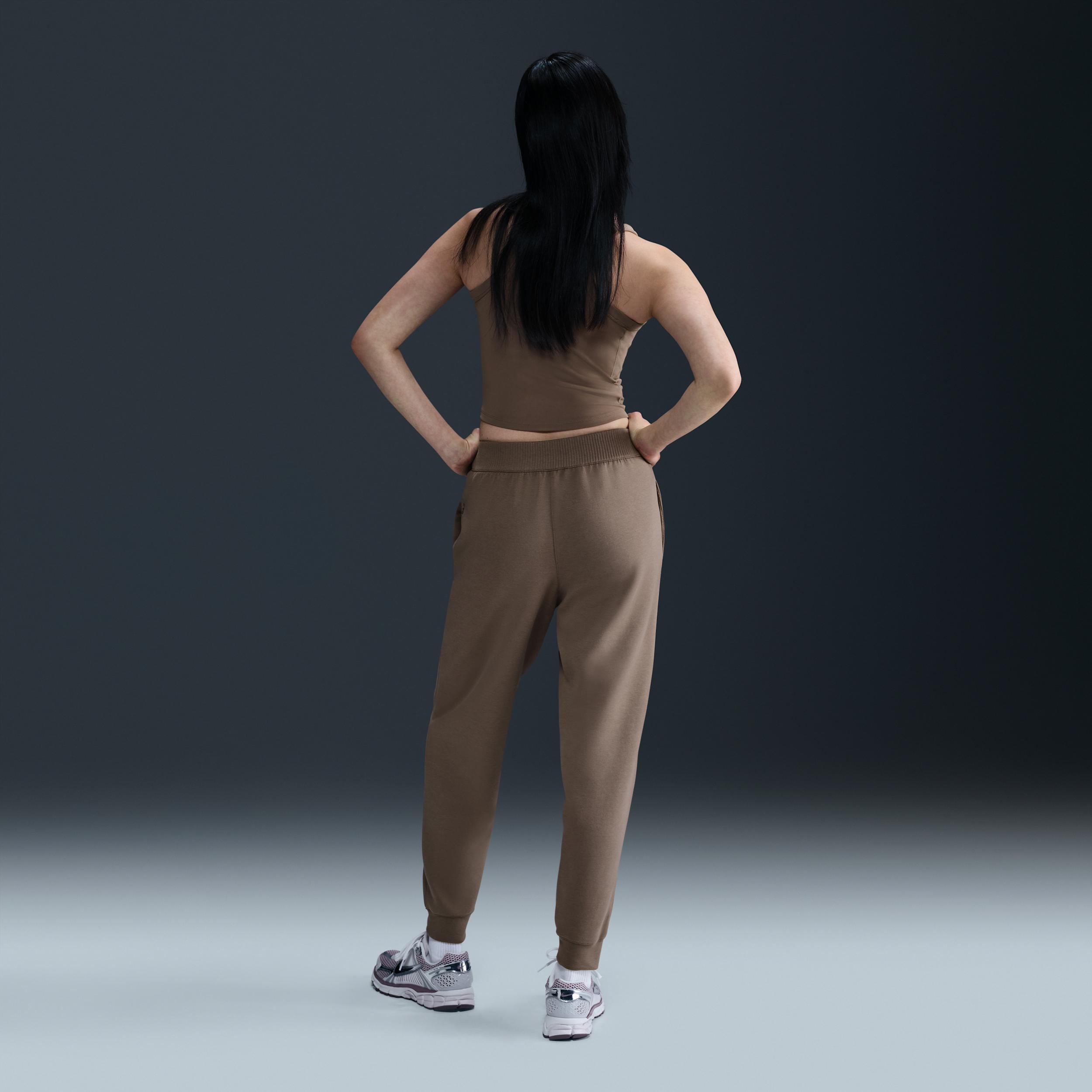 Nike Women's 24.7 ImpossiblySoft Dri-FIT Mid-Rise Jogger Pants Product Image