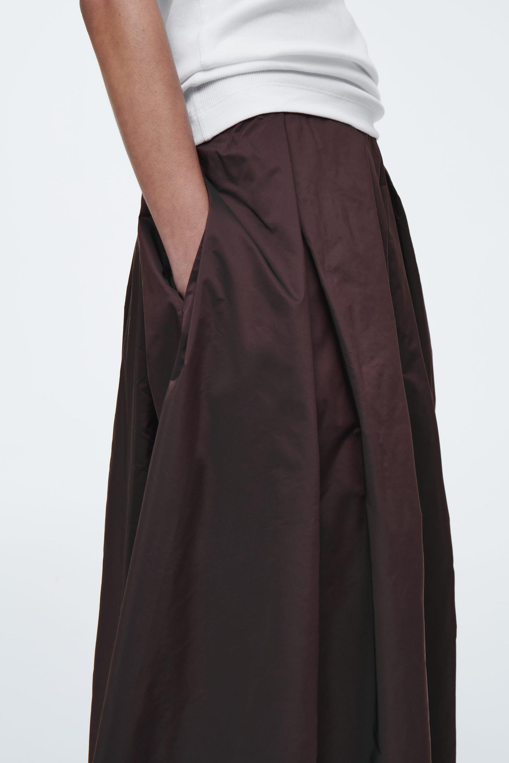 VOLUMINOUS PLEATED CULOTTES Product Image