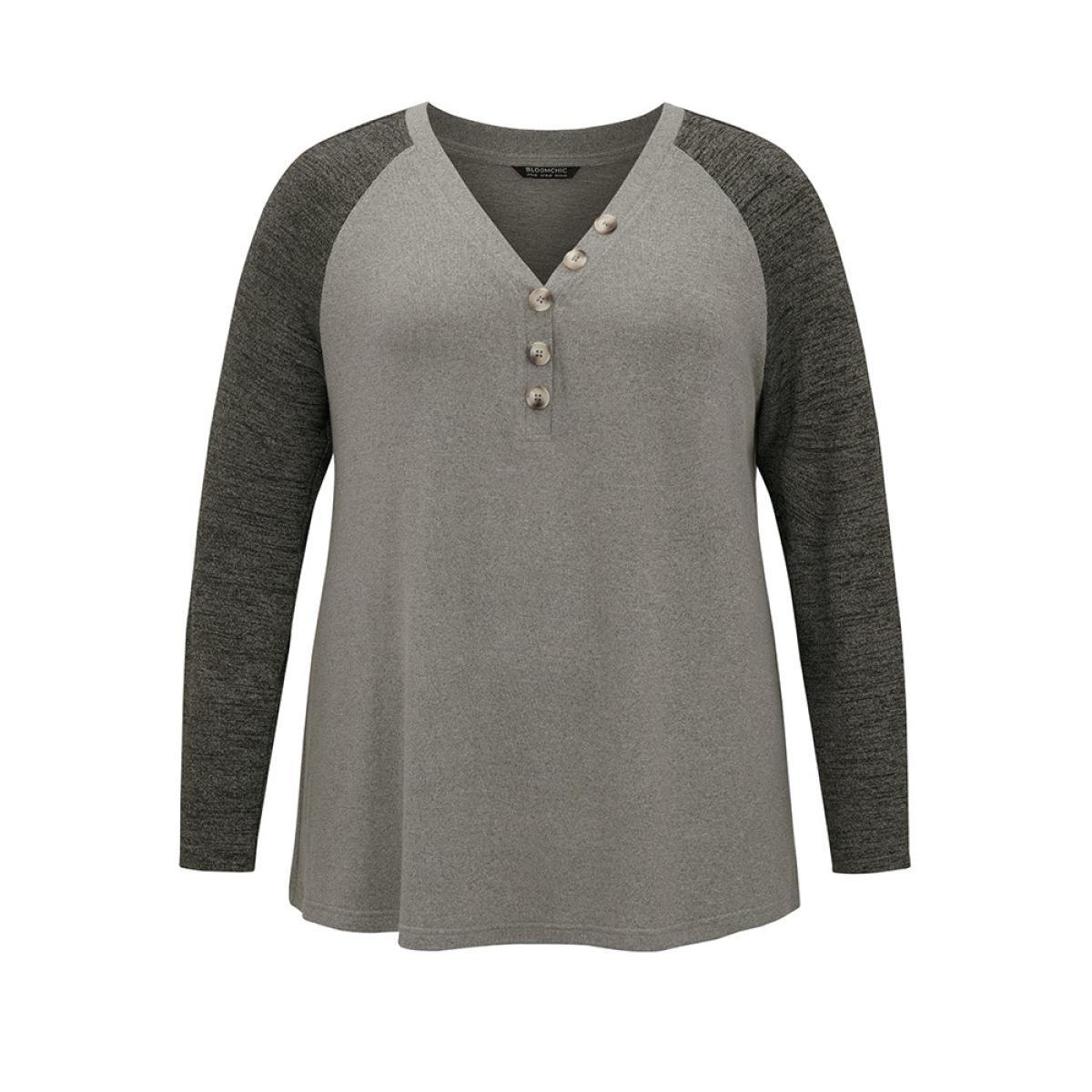 Plus Size Contrast Button Detail Raglan Sleeve T-shirt Gray Women Casual Contrast Plain V-neck Dailywear T-shirts BloomChic 18-20/2X Product Image