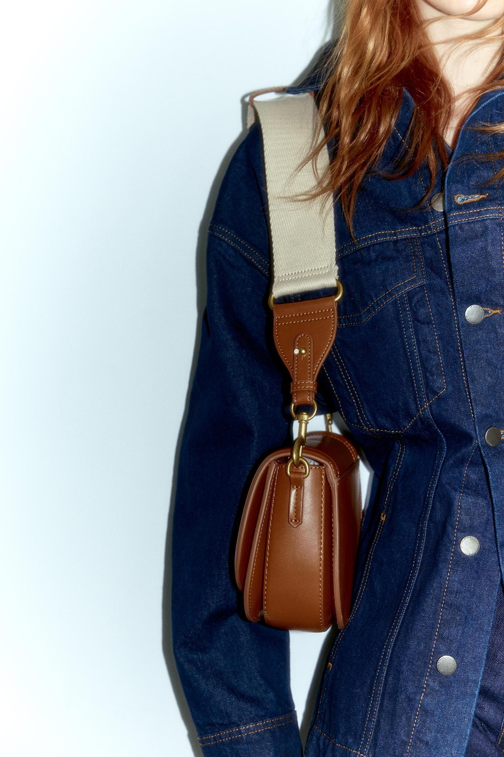 CROSSBODY BAG Product Image