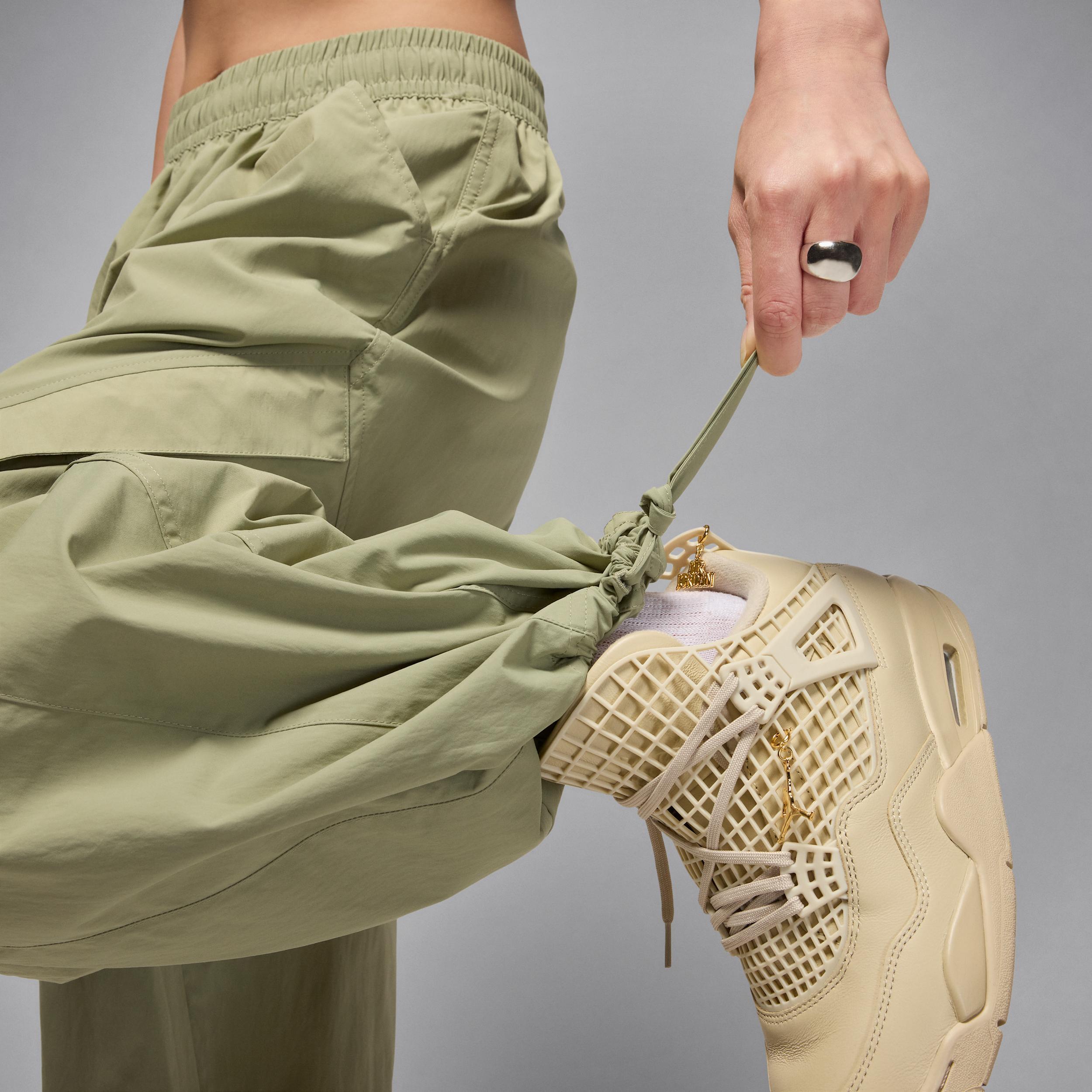 Women's Jordan Flight Chicago Parachute Pants Product Image