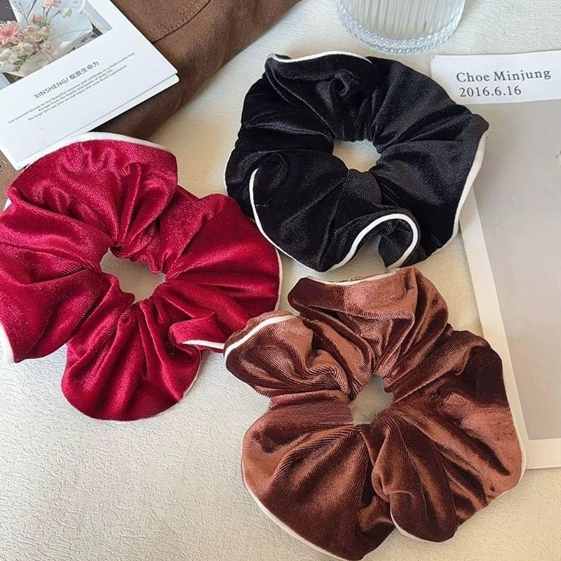 Velvet Scrunchie Product Image