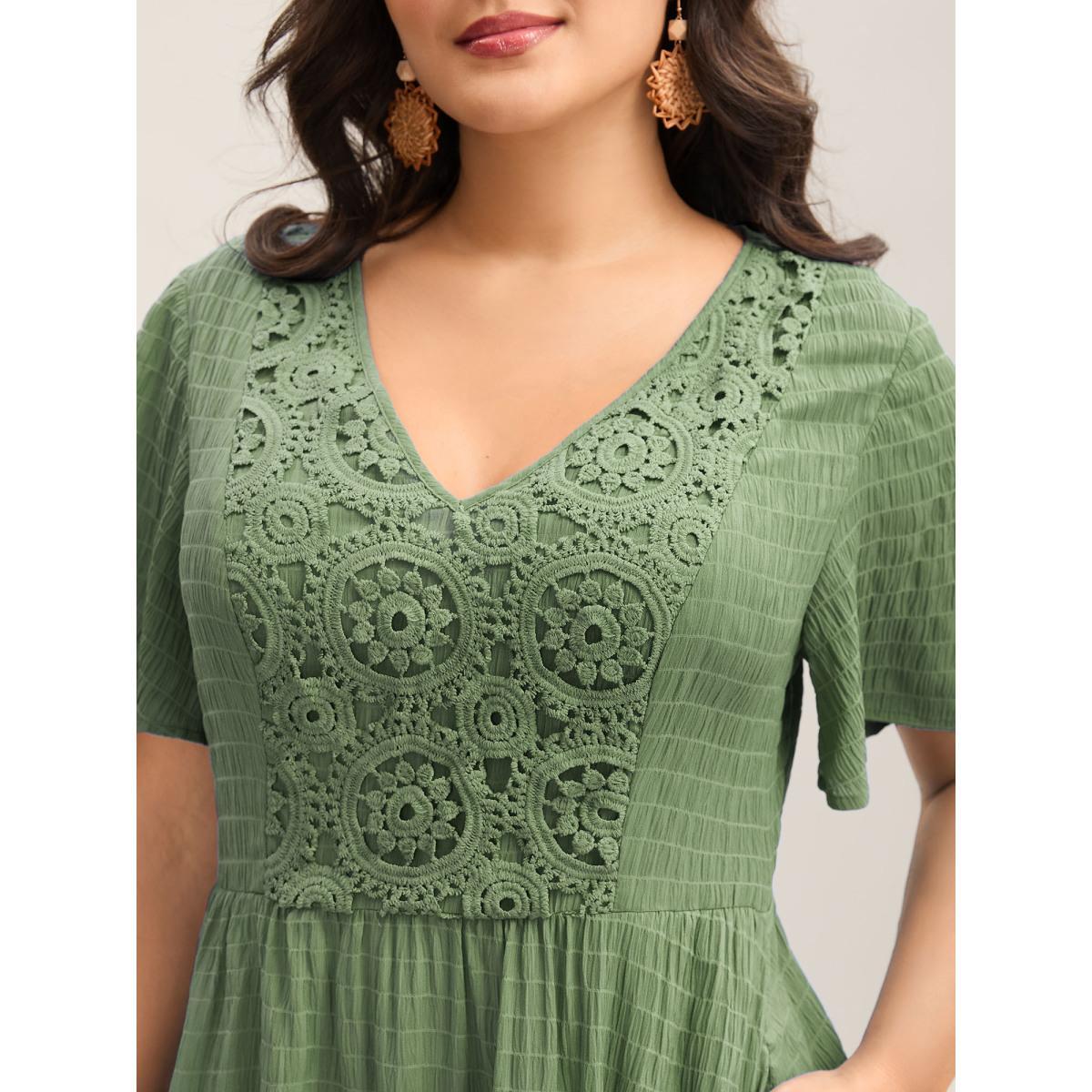 Plus Size Lace Textured Pockets Tiered Midi Dress Greenbean Women V-neck Short sleeve Curvy BloomChic 26/4X Product Image
