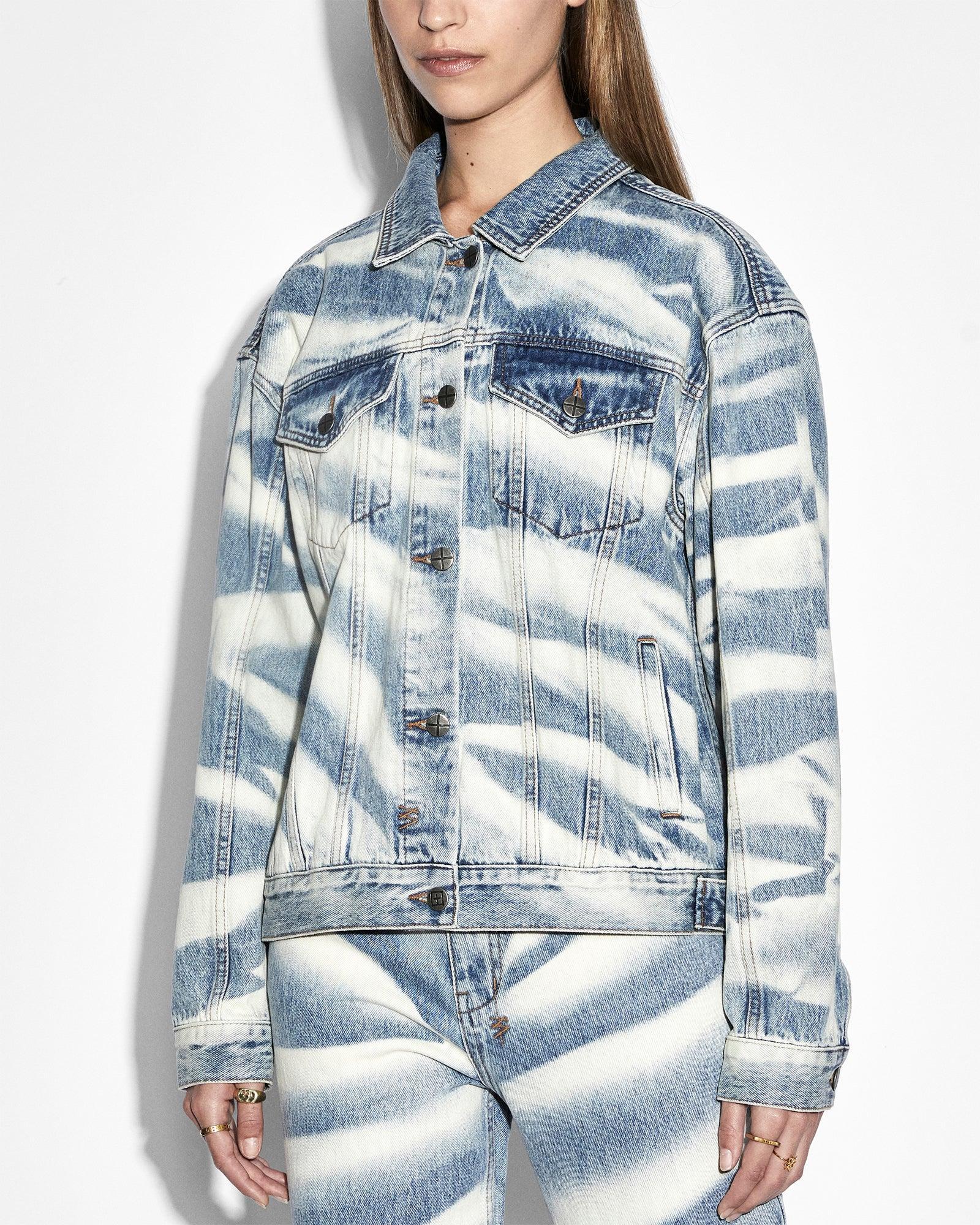OVERSIZED JACKET STROKES Female Product Image