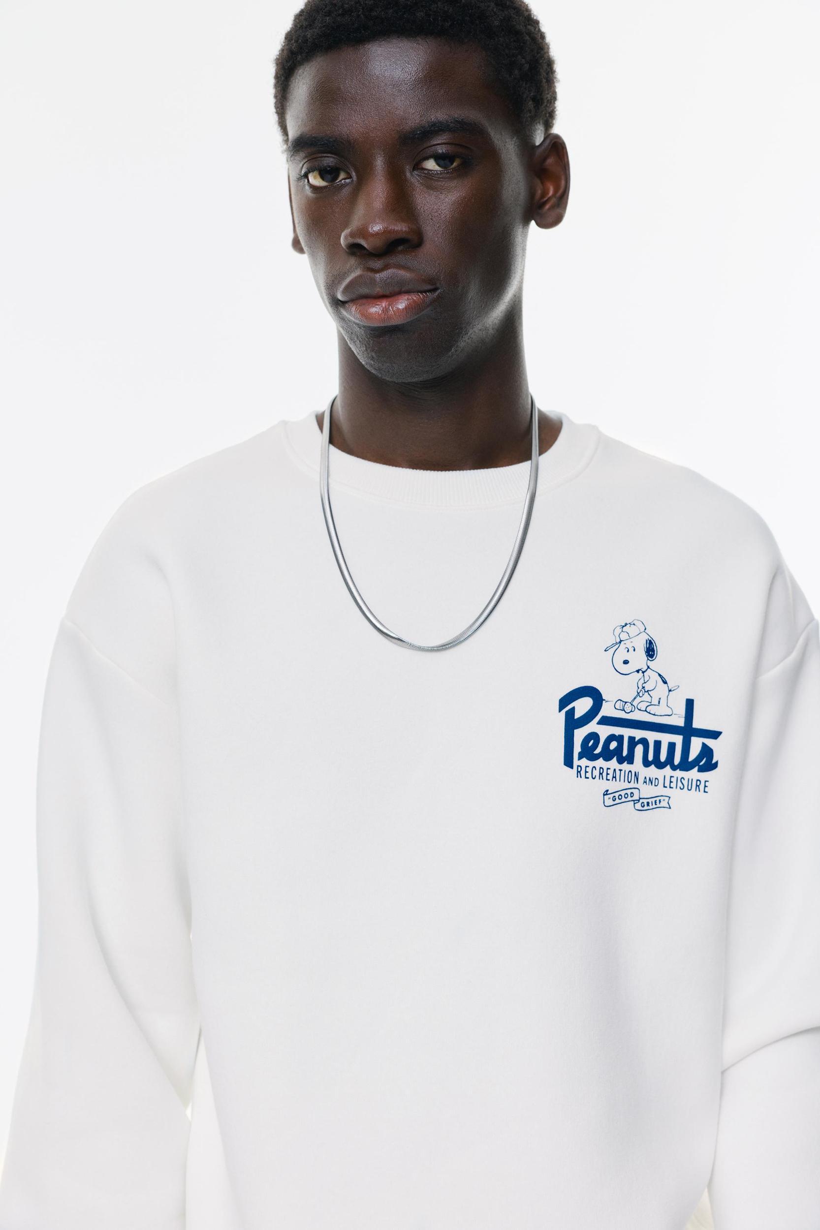 White Snoopy Sweatshirt Product Image